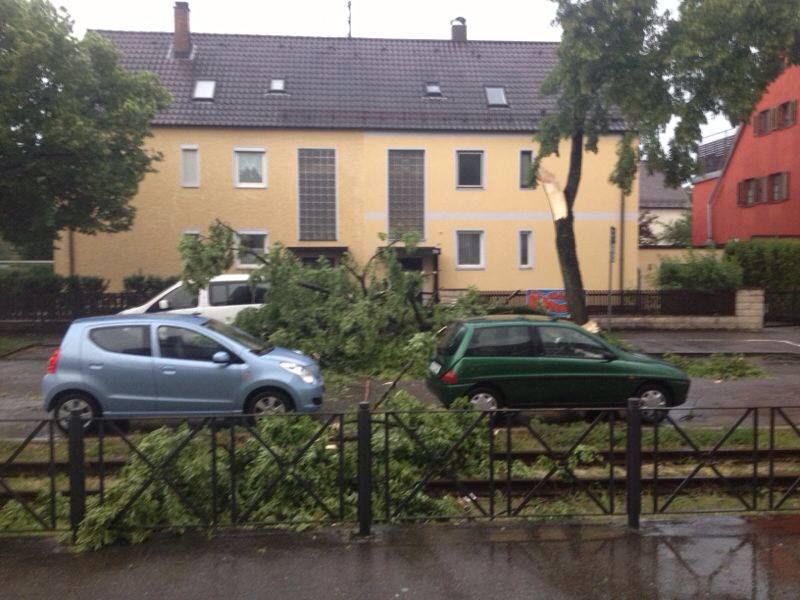 Das Unwetter hinterließ Chaos pur in Augsburg Stadt und Land. Fotos: B4B SCHWABEN