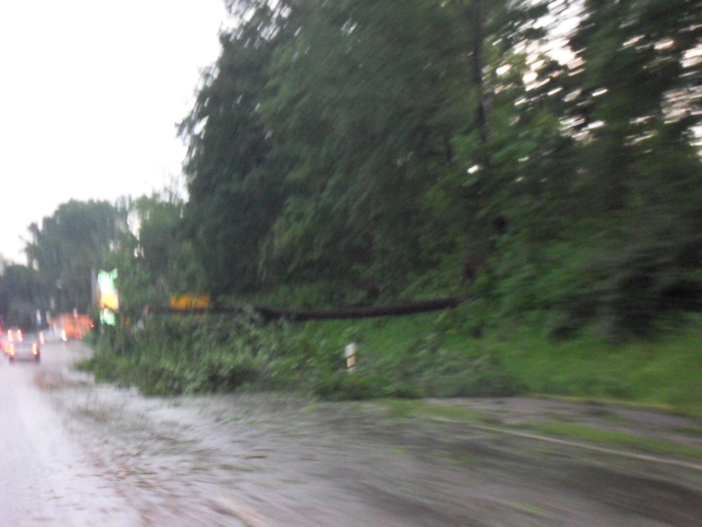 Das Unwetter hinterließ Chaos pur in Augsburg Stadt und Land. Fotos: B4B SCHWABEN