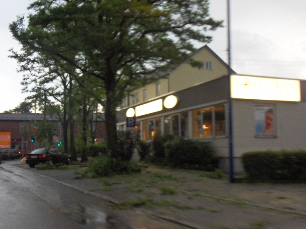 Das Unwetter hinterließ Chaos pur in Augsburg Stadt und Land. Fotos: B4B SCHWABEN