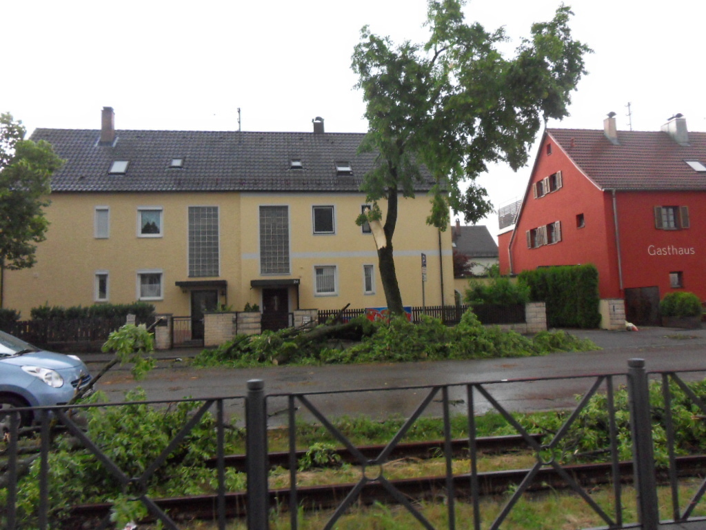 Das Unwetter hinterließ Chaos pur in Augsburg Stadt und Land. Fotos: B4B SCHWABEN