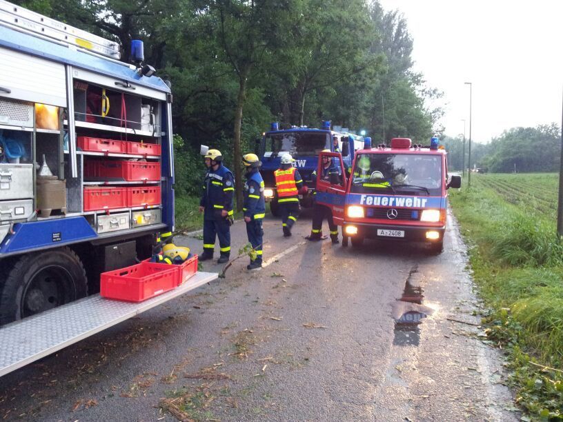 Das Unwetter hinterließ Chaos pur in Augsburg Stadt und Land. Fotos: THW