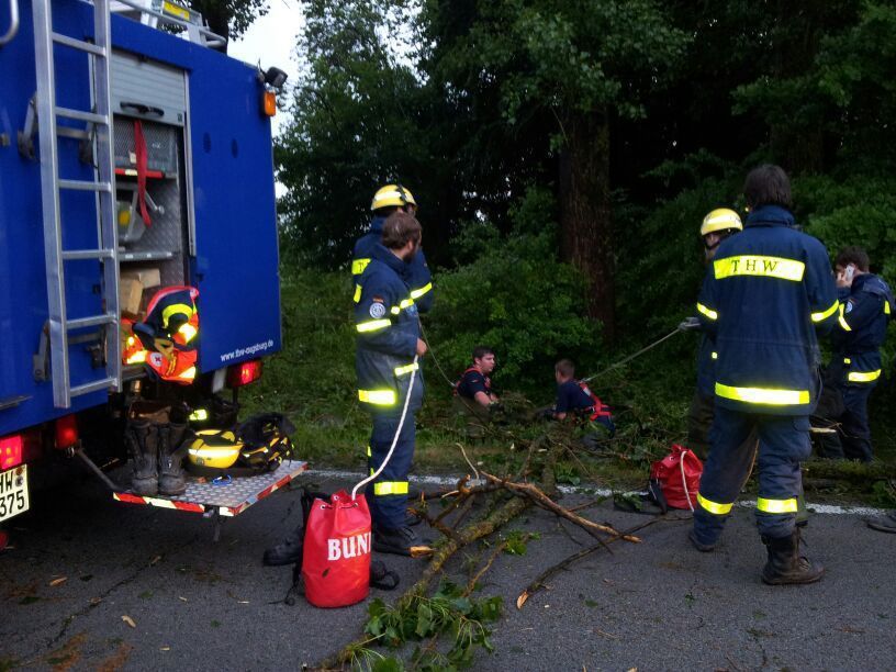 Das Unwetter hinterließ Chaos pur in Augsburg Stadt und Land. Fotos: THW