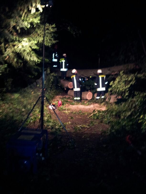 Das Unwetter hinterließ Chaos pur in Augsburg Stadt und Land. Fotos: THW