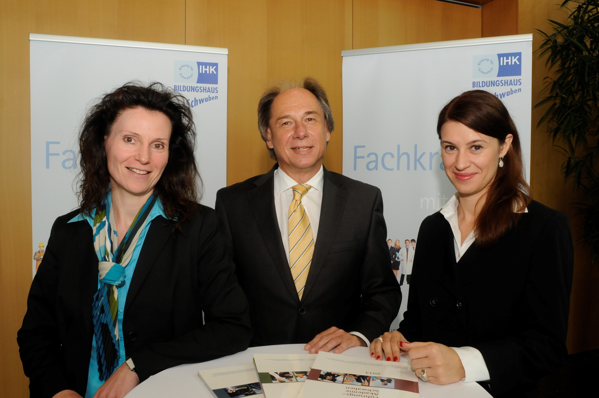 Sabine Pierburg, Manfred Lang und Eva Fischer übernehmen die Leitung des IHK-Bildungshaus Schwaben, Foto: IHK-Bildungshaus