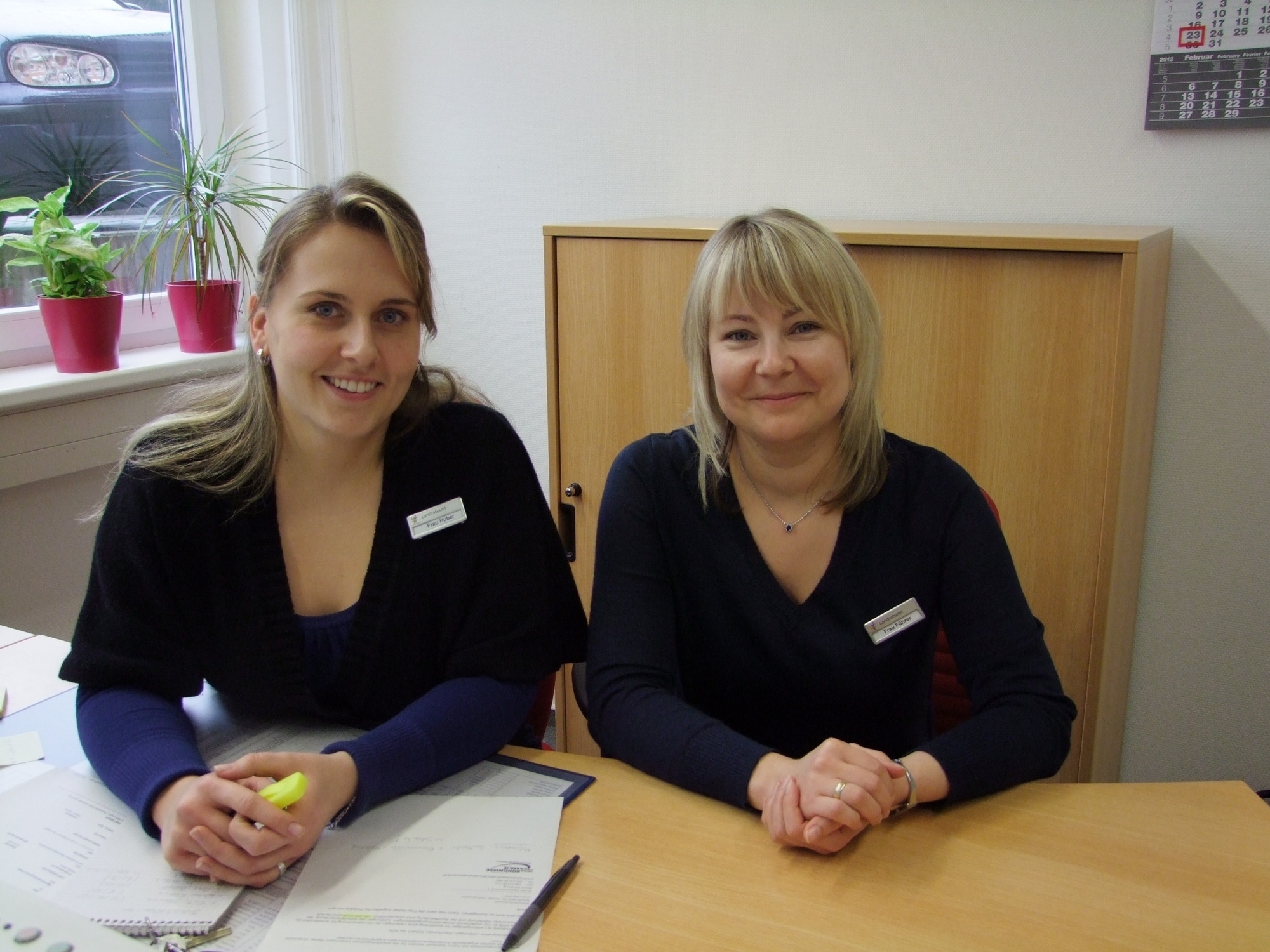 Kati Huber und Oleksandra Führer kümmern sich um arbeitslose Alleinerziehende, Foto: Landratsamt Günzburg
