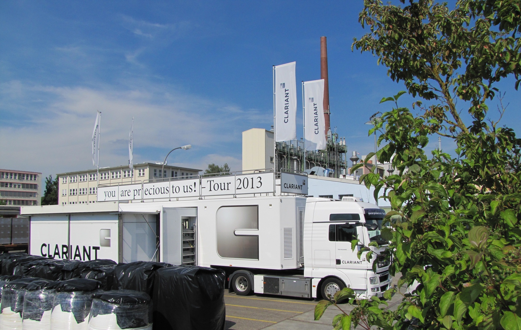 Im Inneren des Markentrucks können die Mitarbeiter des Clariant-Standortes Gersthofen die neue Marke live erleben, Foto:Clariant