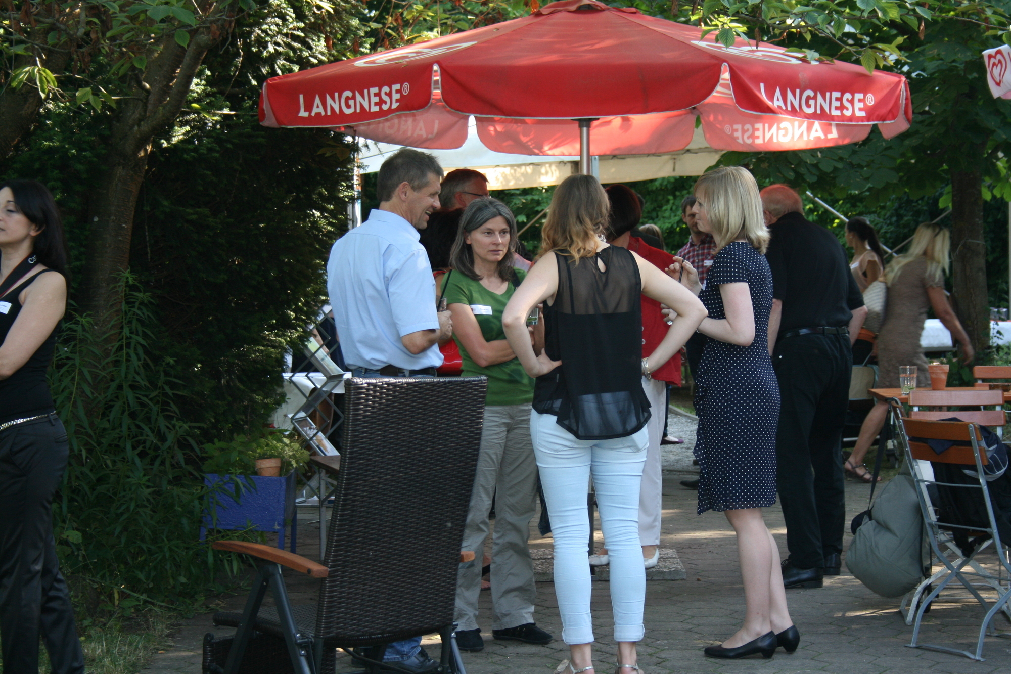 Zwischen Minigolf und Köstlichkeiten vom Grill kam das Netzwerken beim A³ Sommerfest nicht zu kurz. Fotos: B4B SCHWABEN