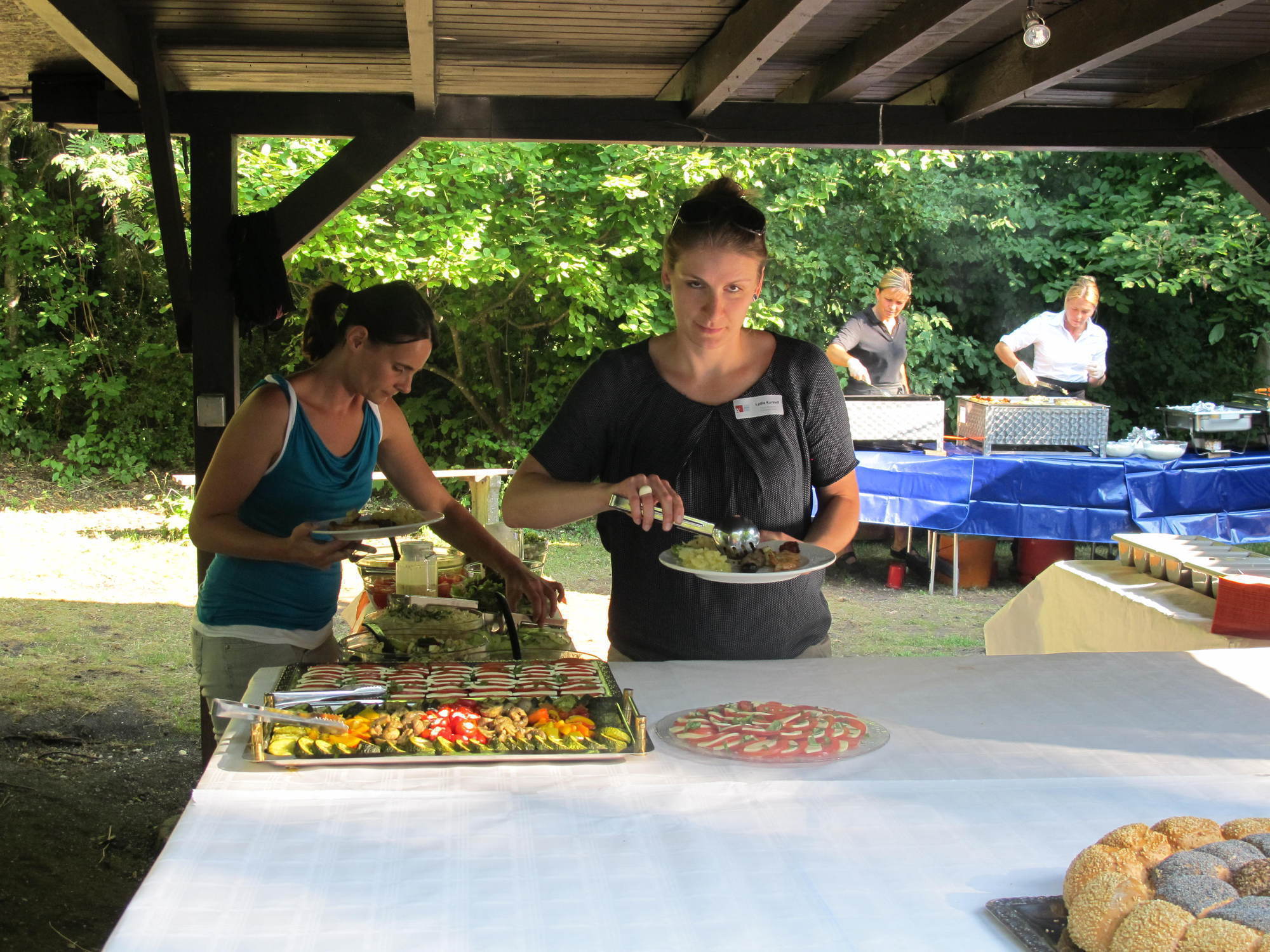 Zwischen Minigolf und Köstlichkeiten vom Grill kam das Netzwerken beim A³ Sommerfest nicht zu kurz. Fotos: B4B SCHWABEN
