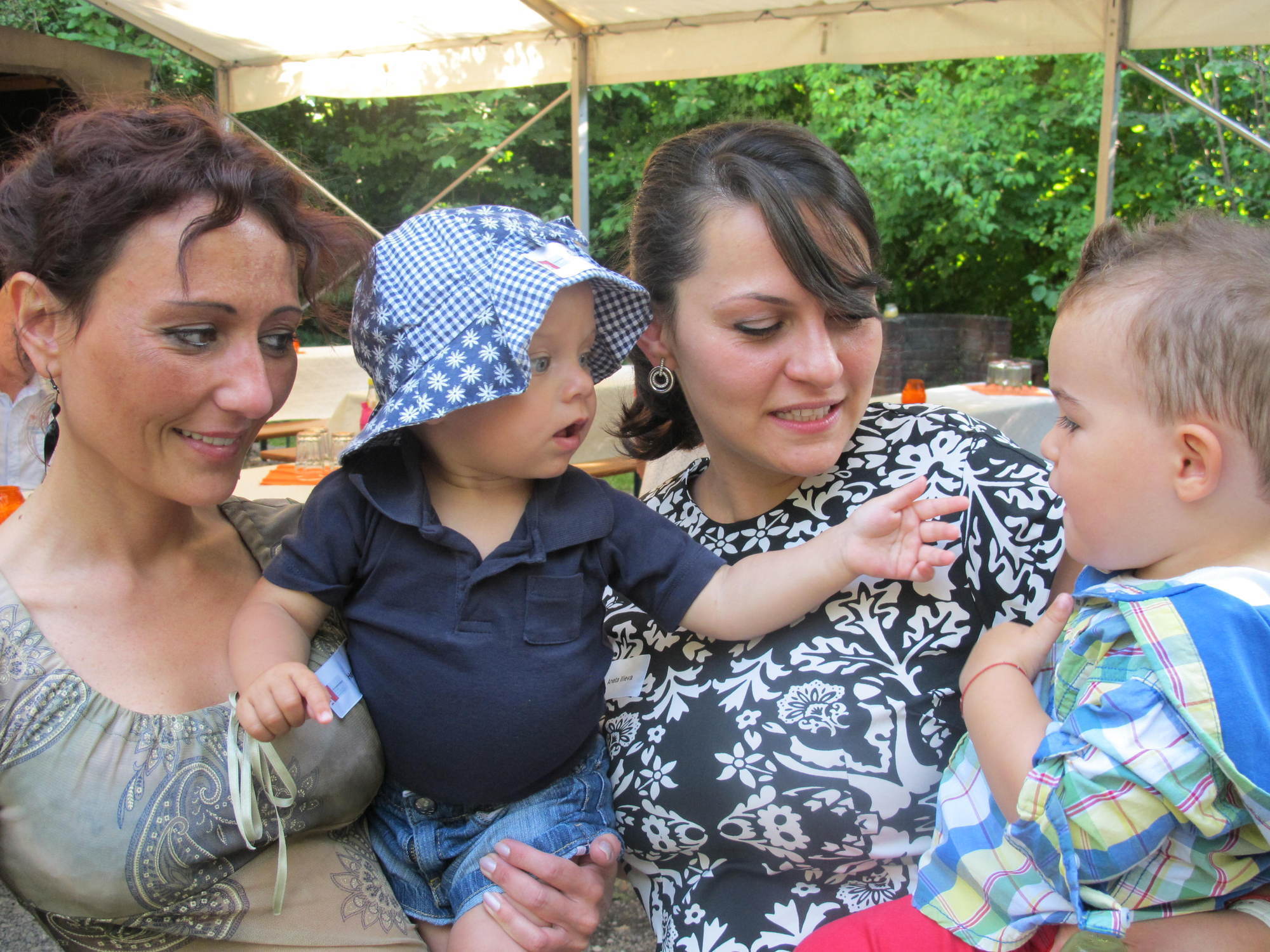 Zwischen Minigolf und Köstlichkeiten vom Grill kam das Netzwerken beim A³ Sommerfest nicht zu kurz. Fotos: B4B SCHWABEN