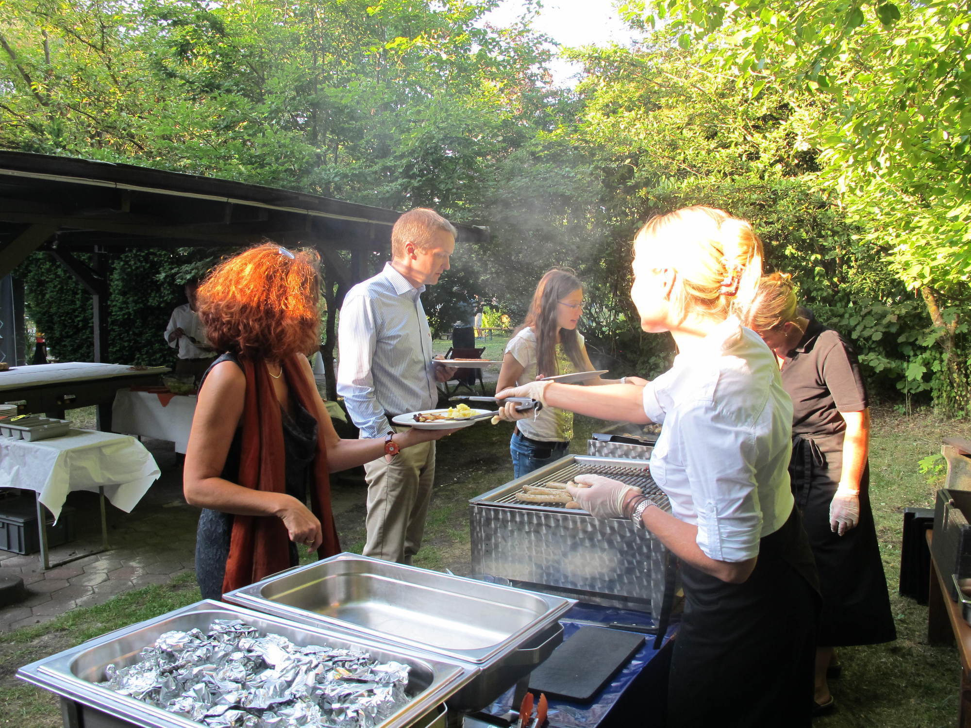 Zwischen Minigolf und Köstlichkeiten vom Grill kam das Netzwerken beim A³ Sommerfest nicht zu kurz. Fotos: B4B SCHWABEN