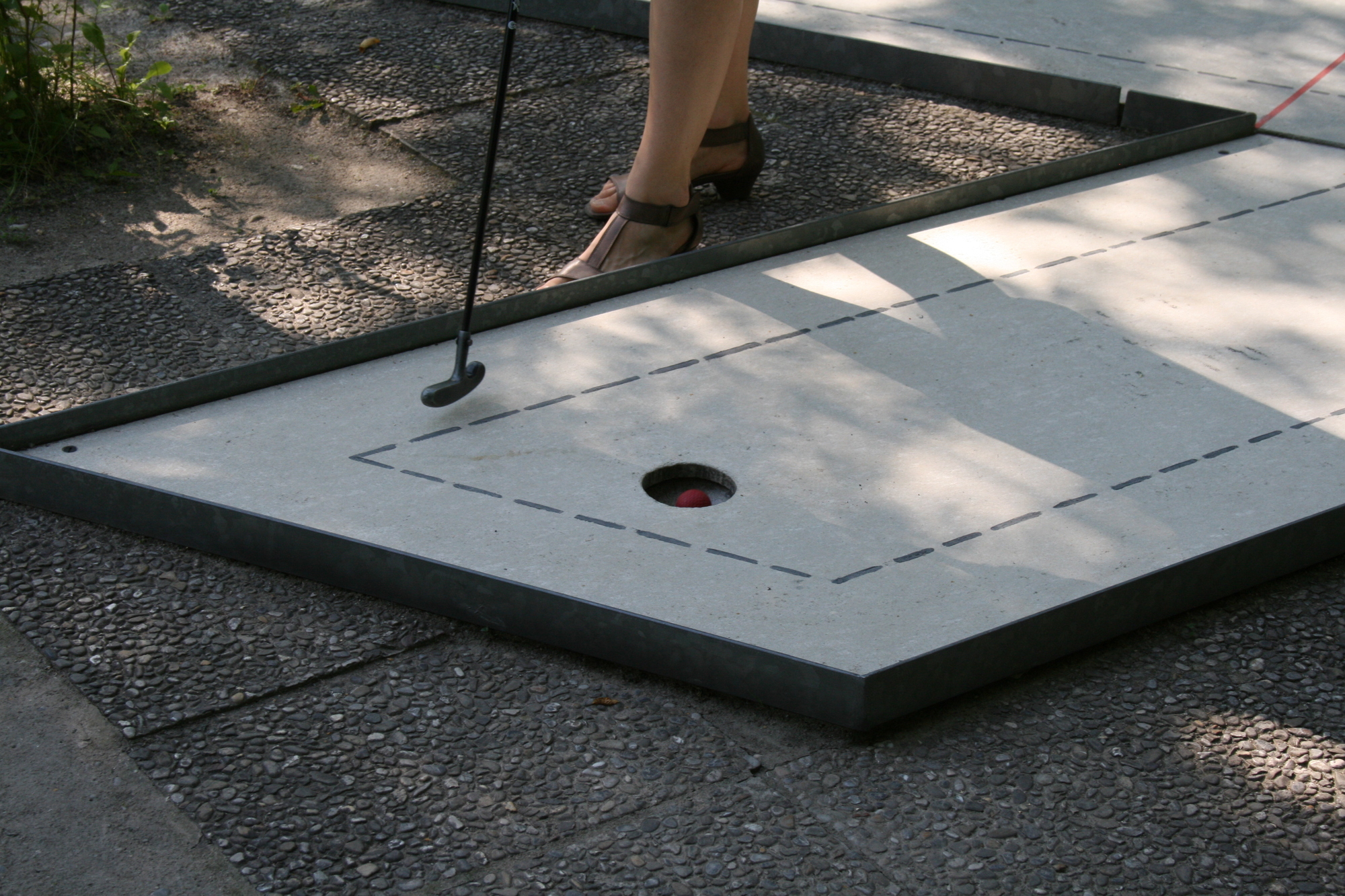 Zwischen Minigolf und Köstlichkeiten vom Grill kam das Netzwerken beim A³ Sommerfest nicht zu kurz. Fotos: B4B SCHWABEN