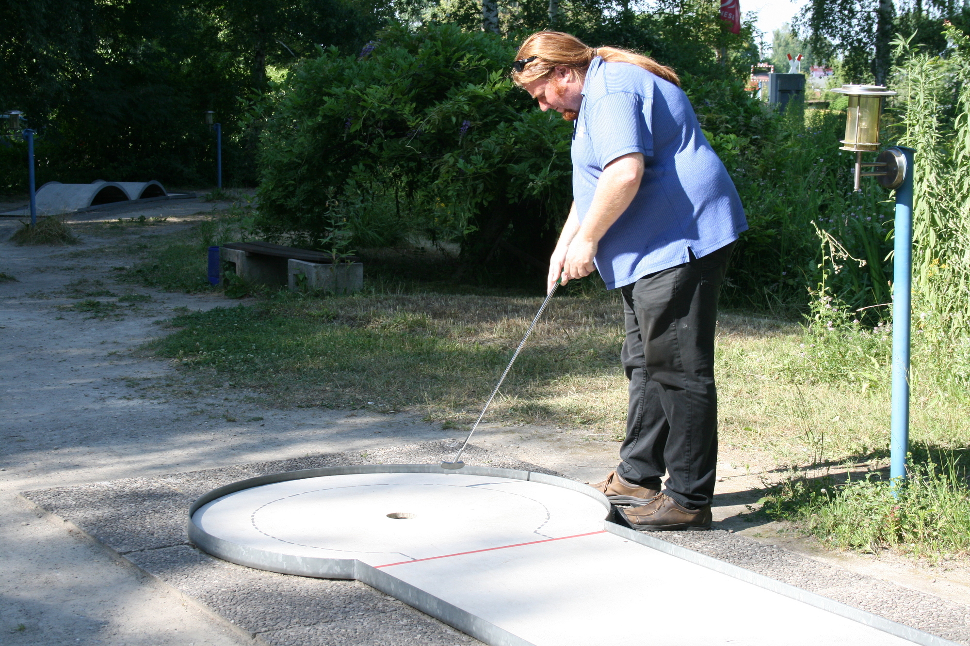 Zwischen Minigolf und Köstlichkeiten vom Grill kam das Netzwerken beim A³ Sommerfest nicht zu kurz. Fotos: B4B SCHWABEN