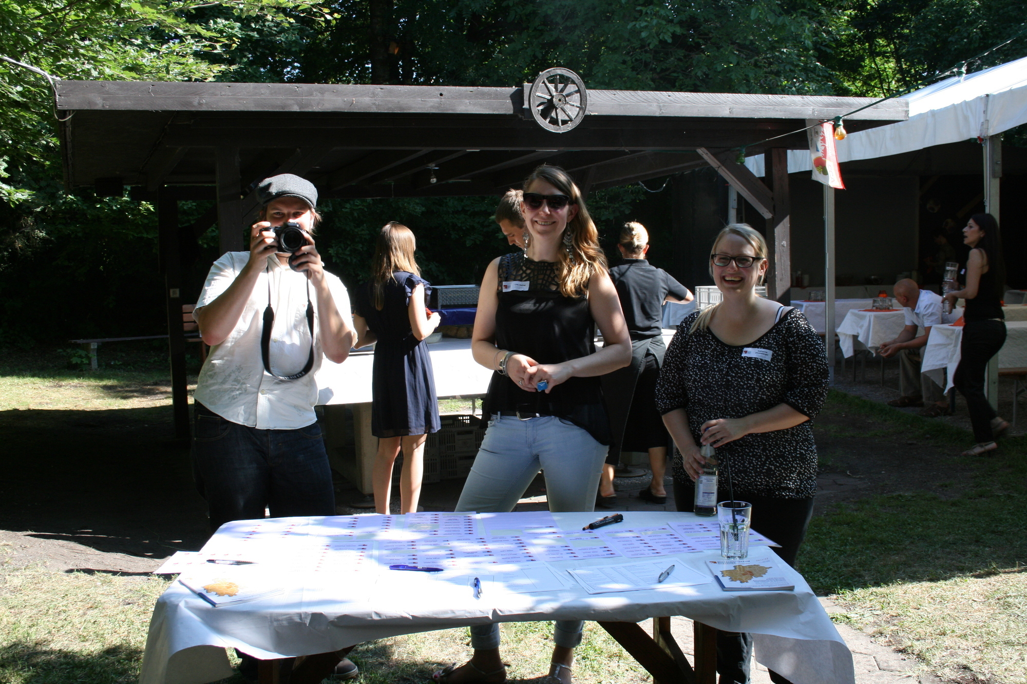 Zwischen Minigolf und Köstlichkeiten vom Grill kam das Netzwerken beim A³ Sommerfest nicht zu kurz. Fotos: B4B SCHWABEN