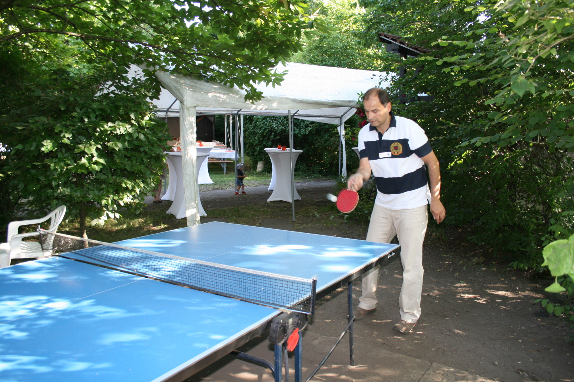 Zwischen Minigolf und Köstlichkeiten vom Grill kam das Netzwerken beim A³ Sommerfest nicht zu kurz. Fotos: B4B SCHWABEN