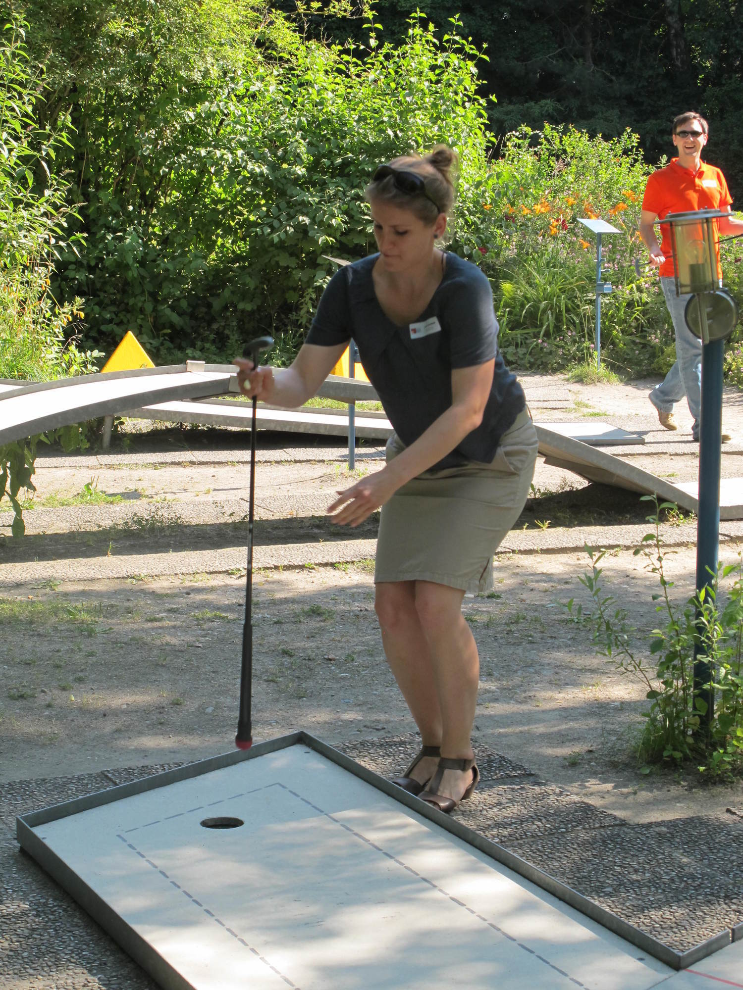 Zwischen Minigolf und Köstlichkeiten vom Grill kam das Netzwerken beim A³ Sommerfest nicht zu kurz. Fotos: B4B SCHWABEN