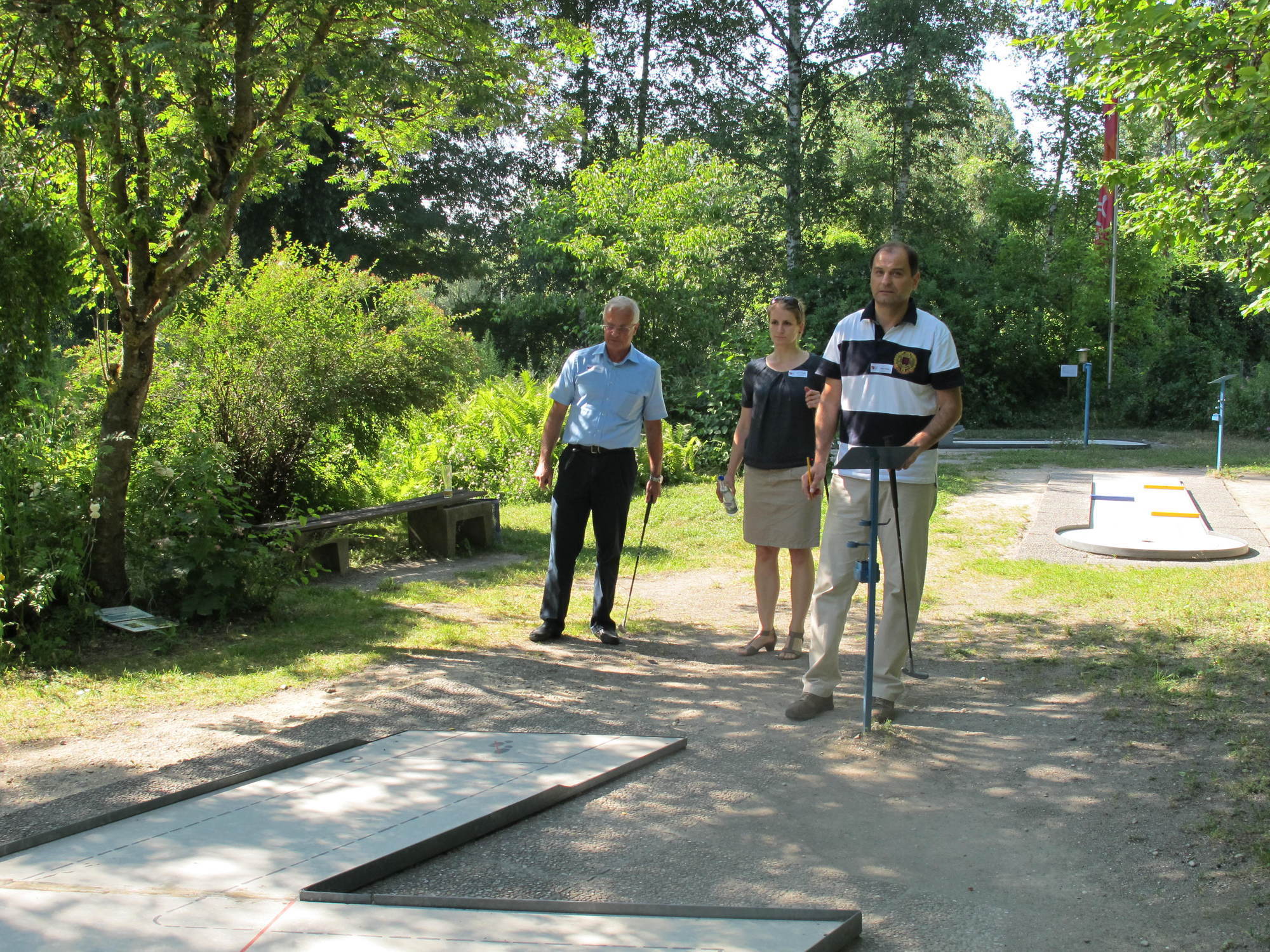 Zwischen Minigolf und Köstlichkeiten vom Grill kam das Netzwerken beim A³ Sommerfest nicht zu kurz. Fotos: B4B SCHWABEN
