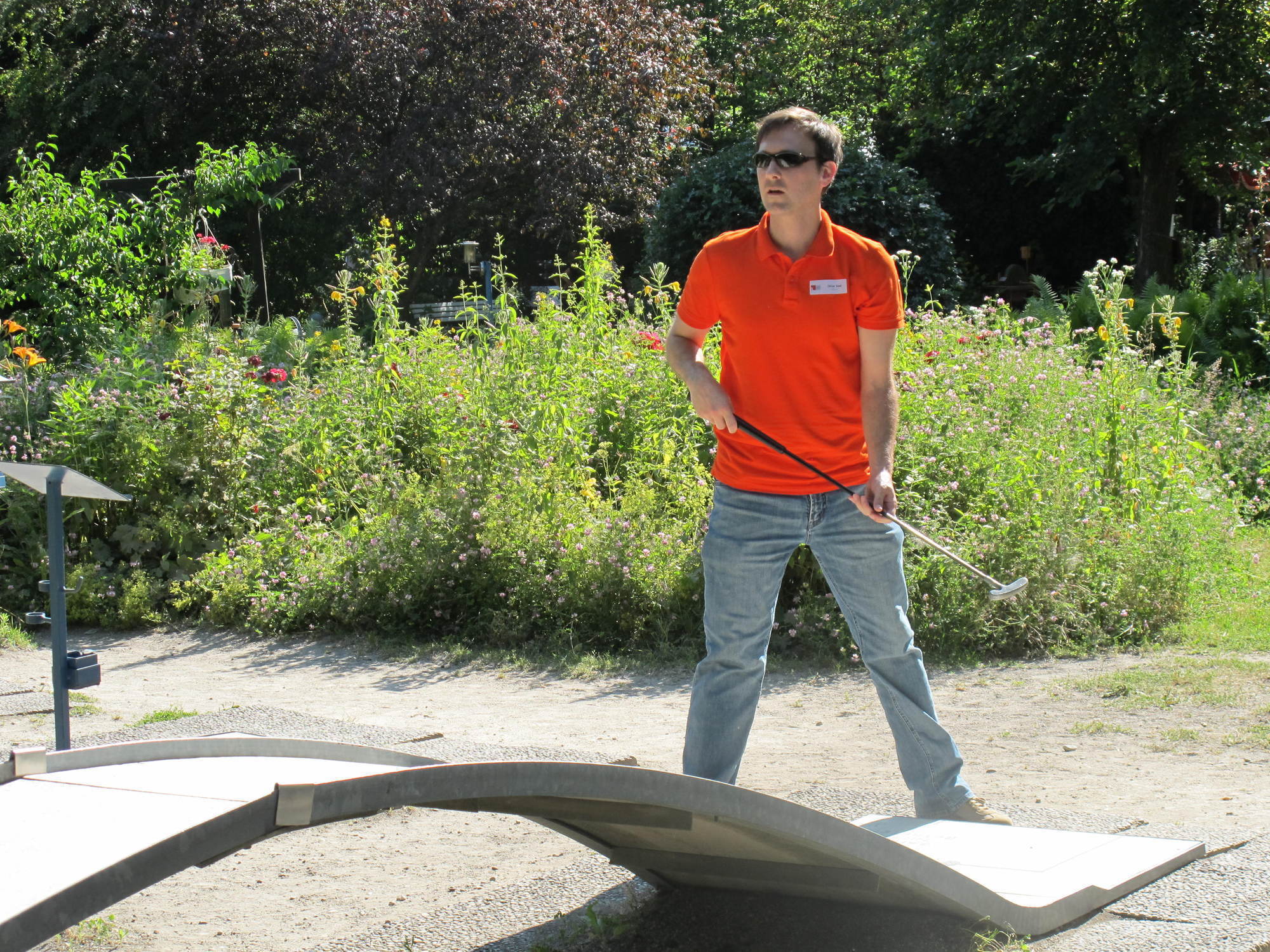 Zwischen Minigolf und Köstlichkeiten vom Grill kam das Netzwerken beim A³ Sommerfest nicht zu kurz. Fotos: B4B SCHWABEN