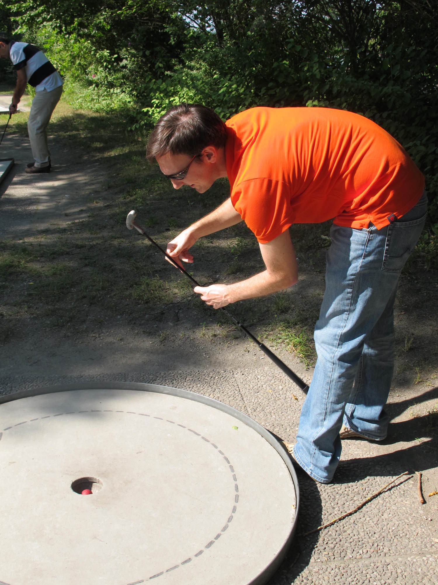 Zwischen Minigolf und Köstlichkeiten vom Grill kam das Netzwerken beim A³ Sommerfest nicht zu kurz. Fotos: B4B SCHWABEN
