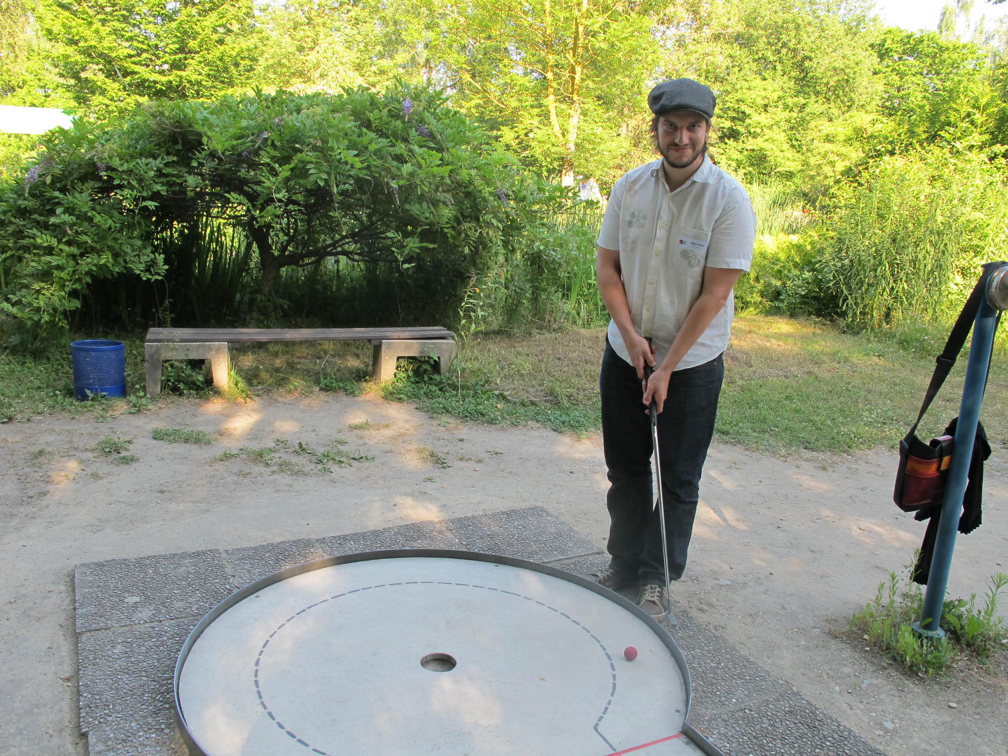Zwischen Minigolf und Köstlichkeiten vom Grill kam das Netzwerken beim A³ Sommerfest nicht zu kurz. Fotos: B4B SCHWABEN