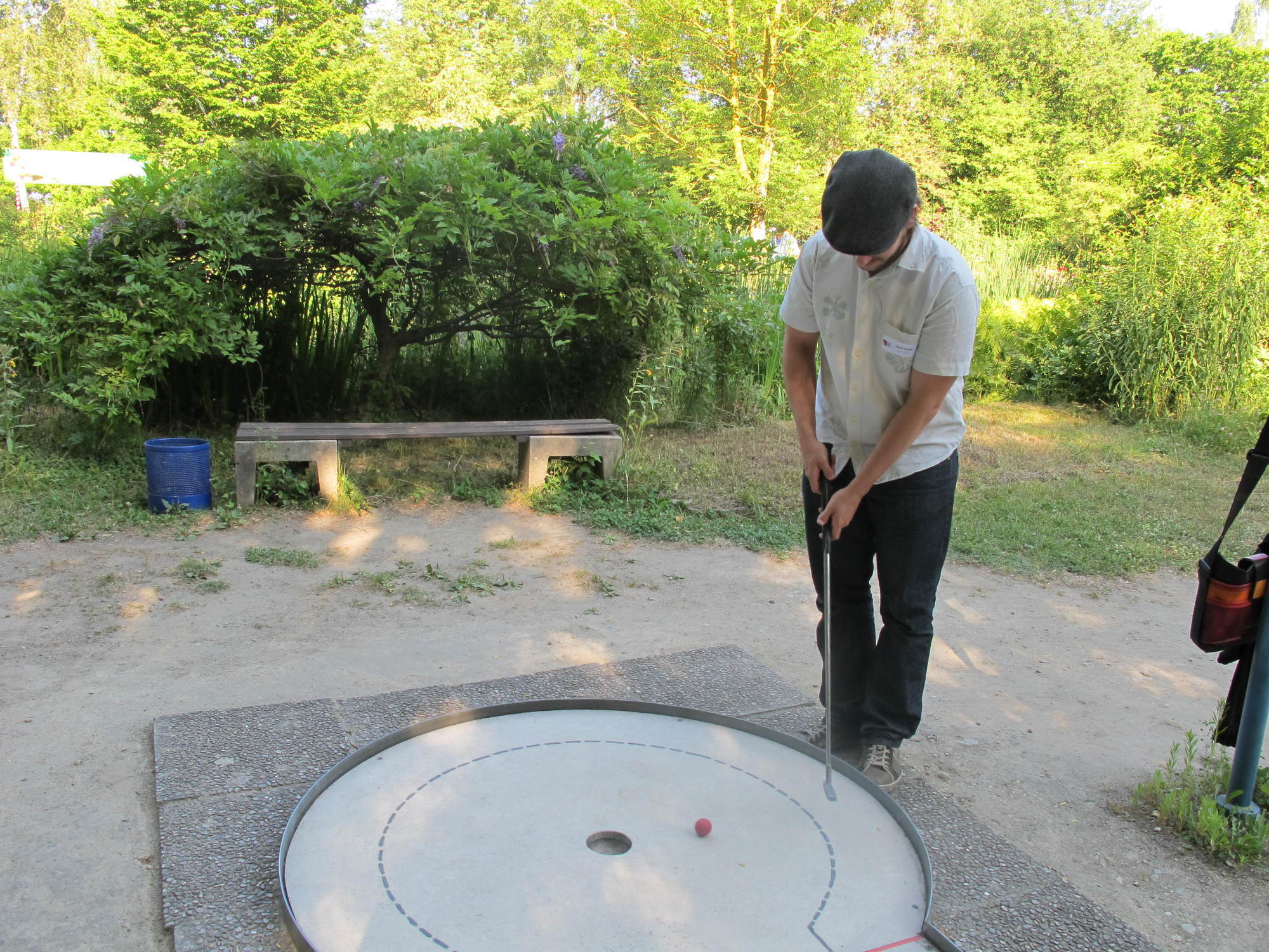 Zwischen Minigolf und Köstlichkeiten vom Grill kam das Netzwerken beim A³ Sommerfest nicht zu kurz. Fotos: B4B SCHWABEN