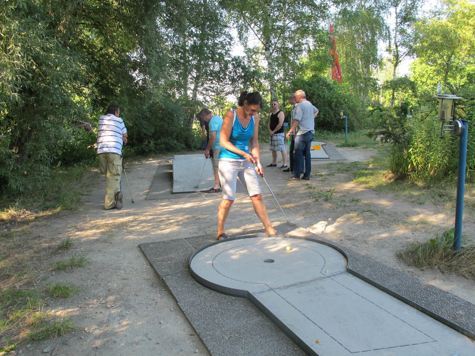 Zwischen Minigolf und Köstlichkeiten vom Grill kam das Netzwerken beim A³ Sommerfest nicht zu kurz. Fotos: B4B SCHWABEN