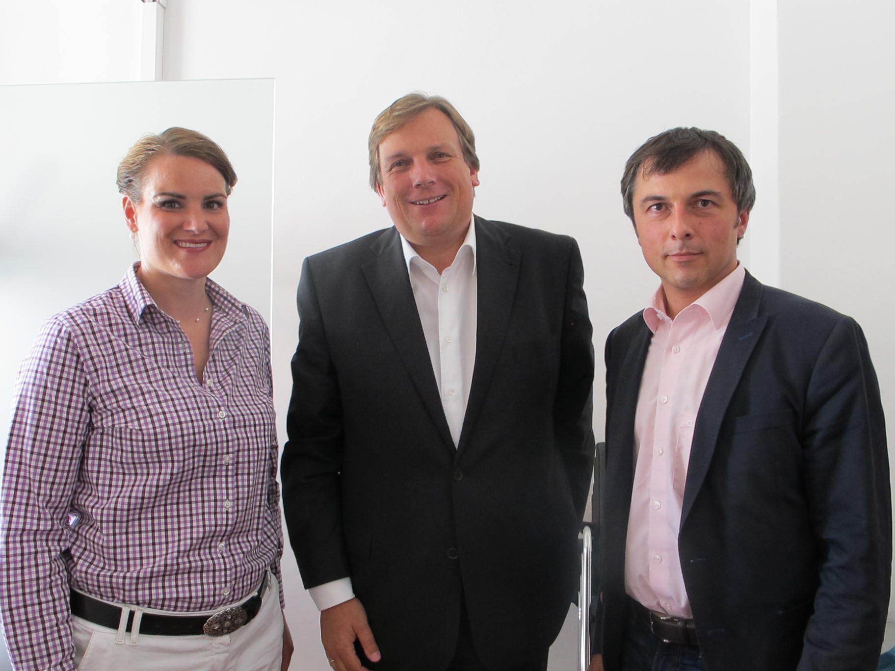 Eva Weber mit Christian Bitter und Christian Hörmann von CIMA. Foto: B4B SCHWABEN