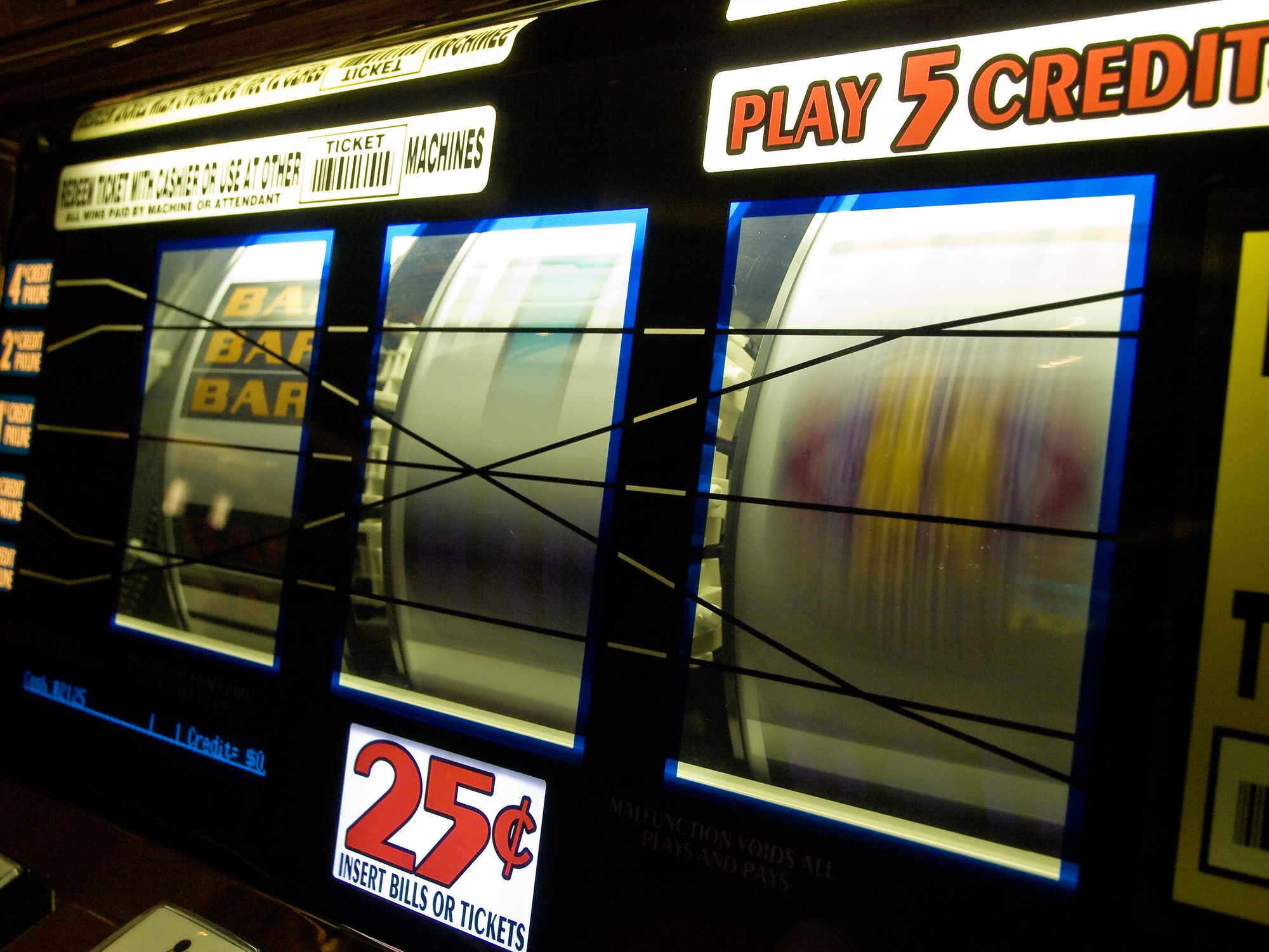 Neue Sperrzeiten für Spielhallen in Augsburg. Foto: Hiero / pixelio.de