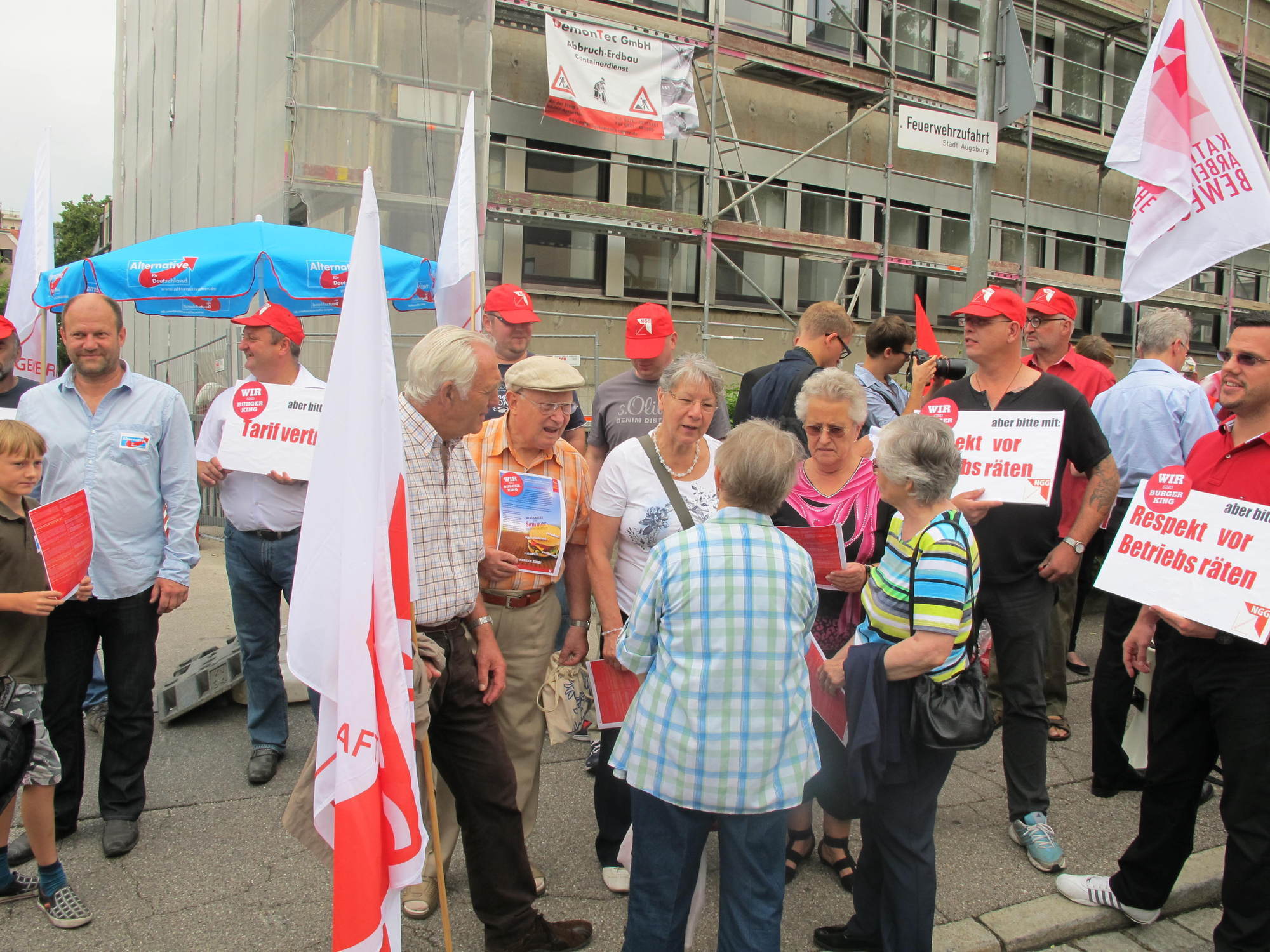 Die Demonstranten fordern Recht für den Betriebsrat. Fotos: B4B SCHWABEN