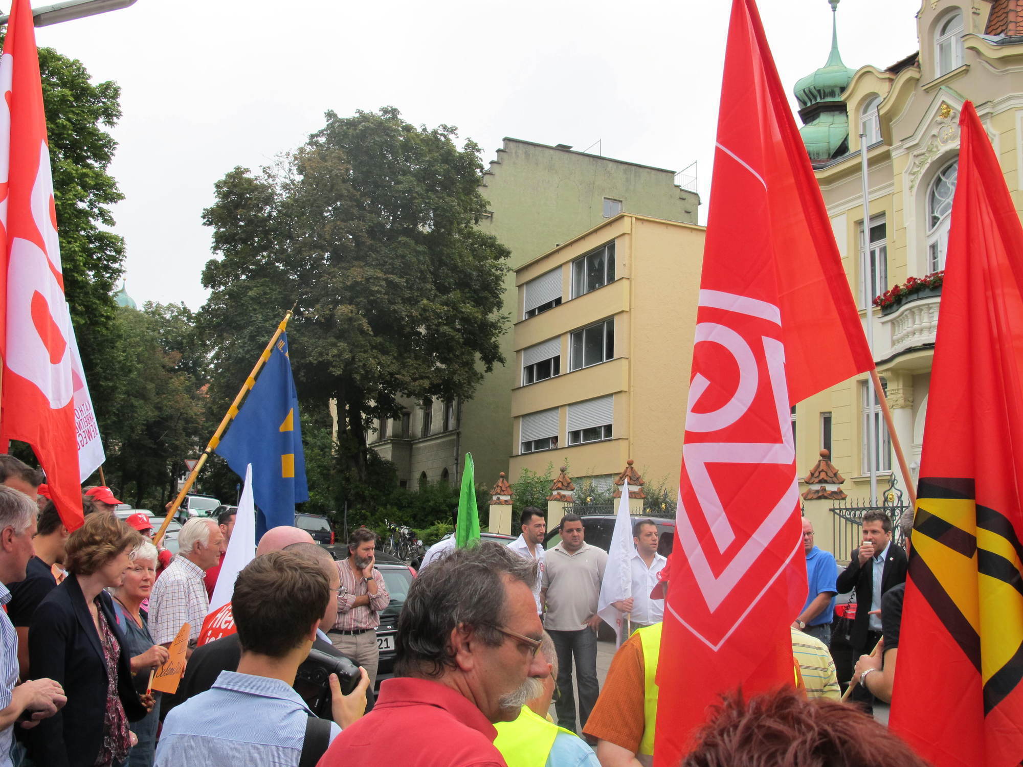 Die Demonstranten fordern Recht für den Betriebsrat. Fotos: B4B SCHWABEN