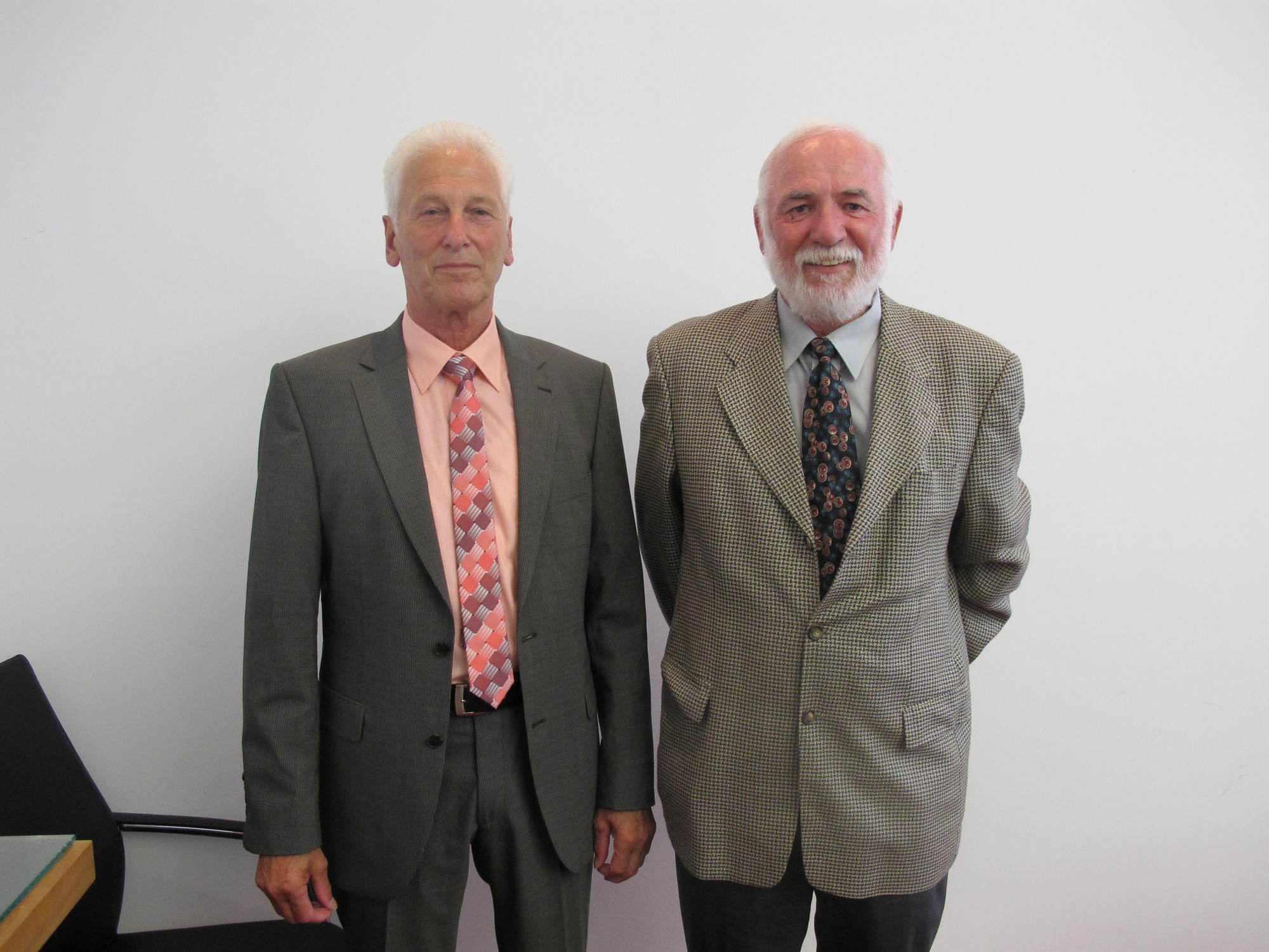 Erich Weldishofer (l.) und Ulrich Missenhadt - Respekt für jahrzehntelange Leistungen im Ehrenamt, Foto: B4BSCHWABEN