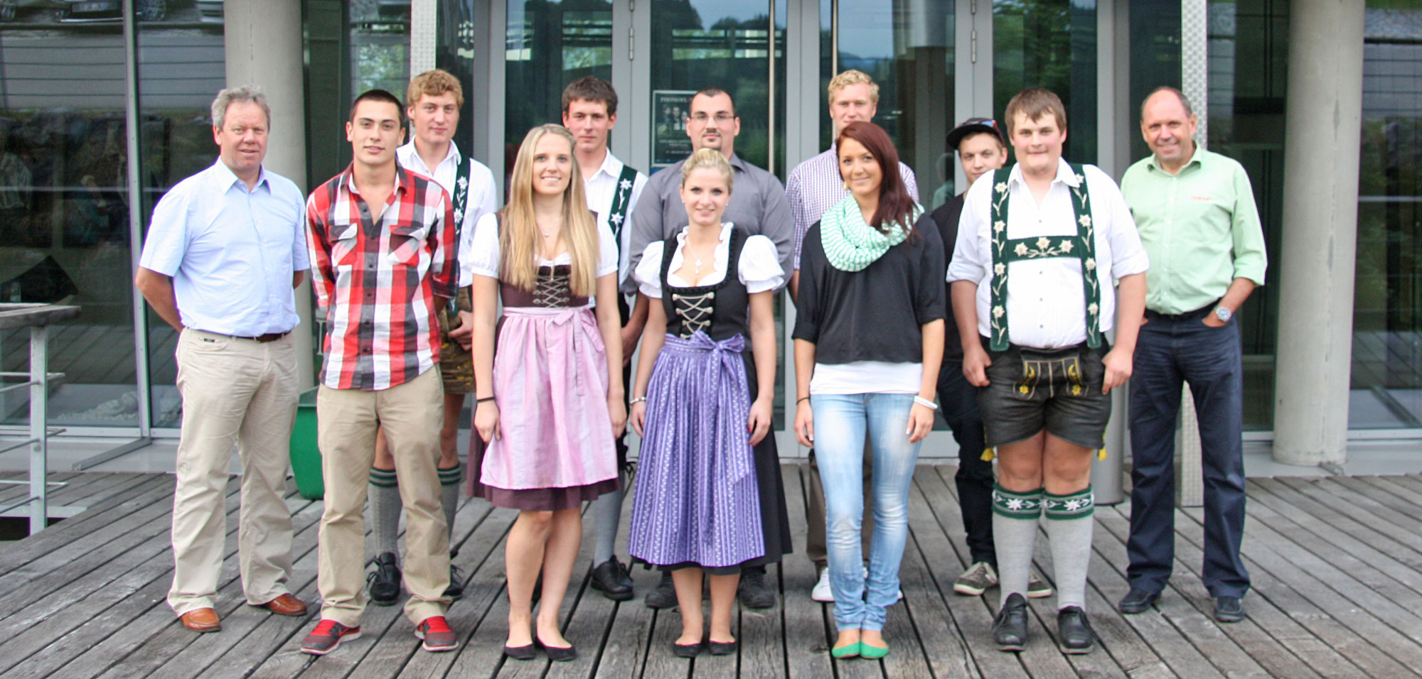 Der Sprung ist geschafft - 14 junge Menschen haben ihre Ausbildung bei Geiger erfolgreich abgeschlossen, Foto: Geiger