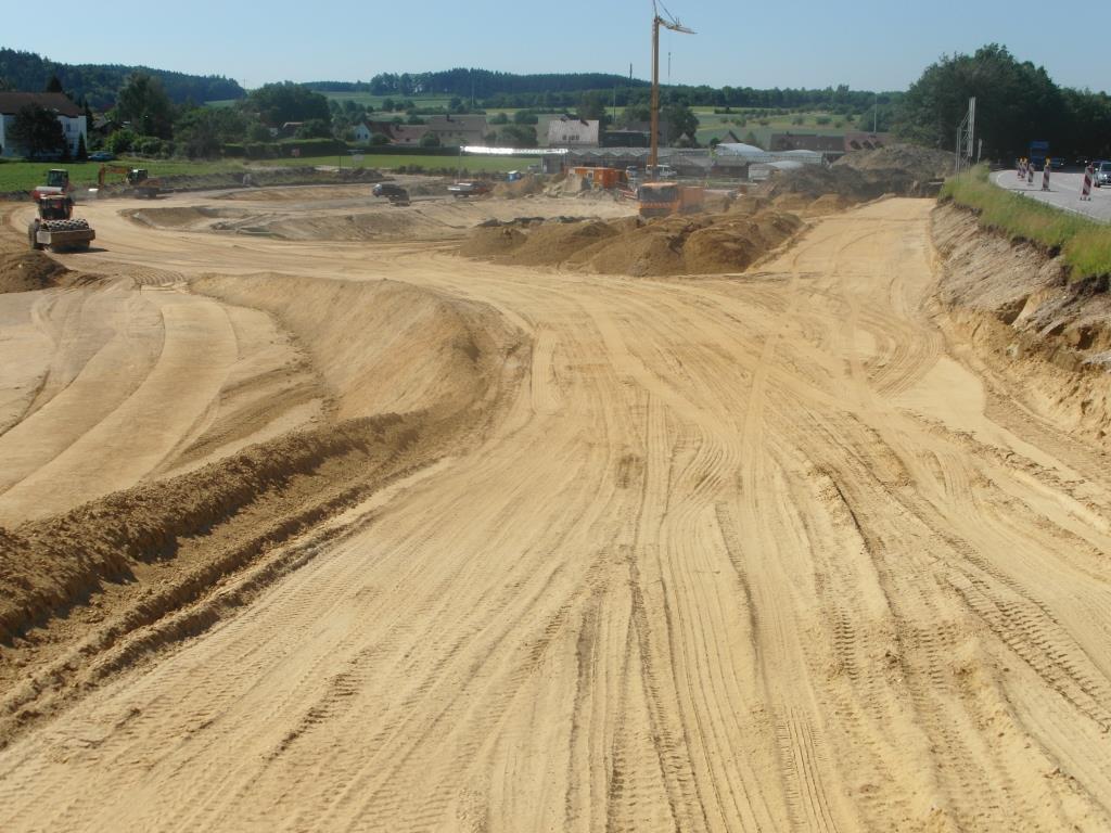 Aufgrund des Ausbaus der Anschluss-Stelle Aichach-Ost auf der B 300 findet am Wochenende eine Vollsperrung statt, Foto: stbaa
