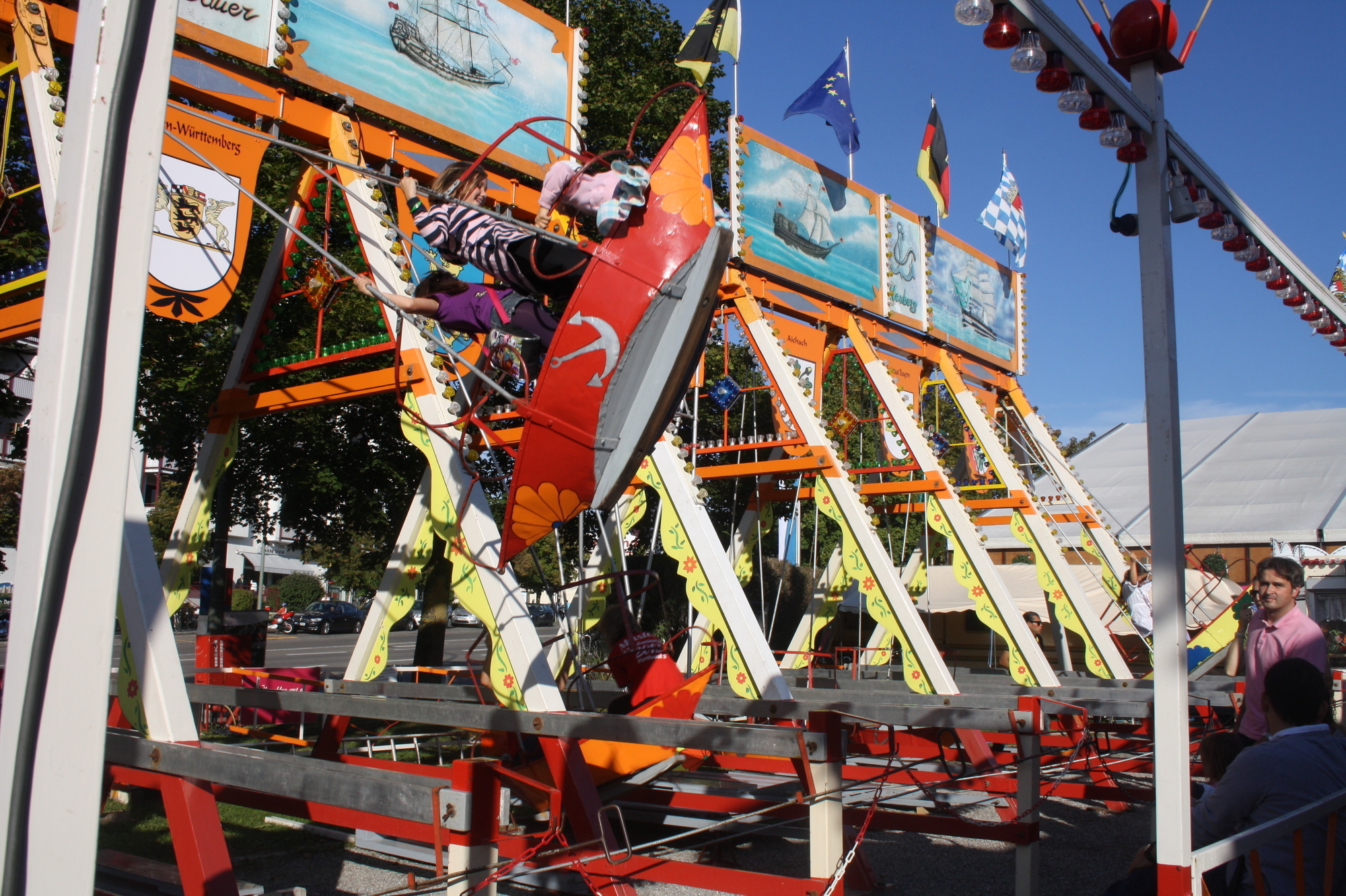 Von Schiffsschaukeln bis hin zum großen Feuerwerk - Bald startet das Neusässer Volksfest, Foto: Stadt Neusäß
