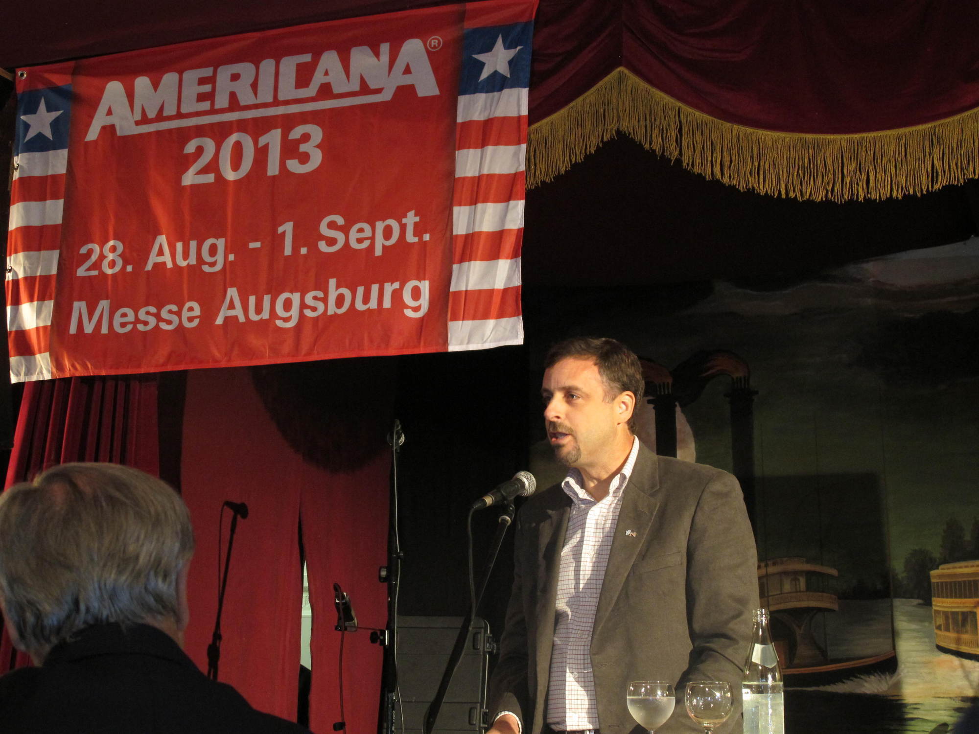 Trotz der lockeren Atmosphäre auf der AMERICANA 2013 spielt auch die Wirtschaft eine wichtige Rolle. Fotos: B4BSCHWABEN