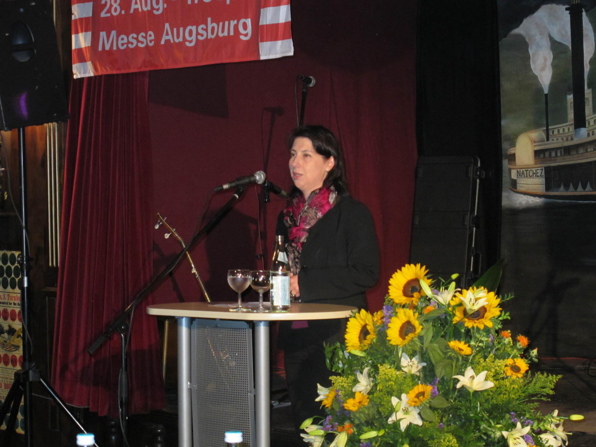 Trotz der lockeren Atmosphäre auf der AMERICANA 2013 spielt auch die Wirtschaft eine wichtige Rolle. Fotos: B4BSCHWABEN