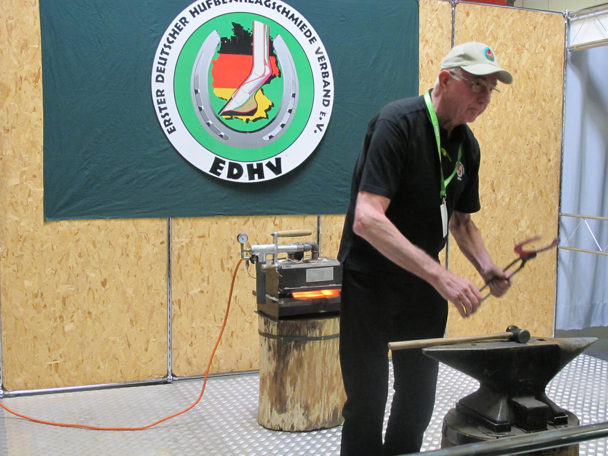 Trotz der lockeren Atmosphäre auf der AMERICANA 2013 spielt auch die Wirtschaft eine wichtige Rolle. Fotos: B4BSCHWABEN