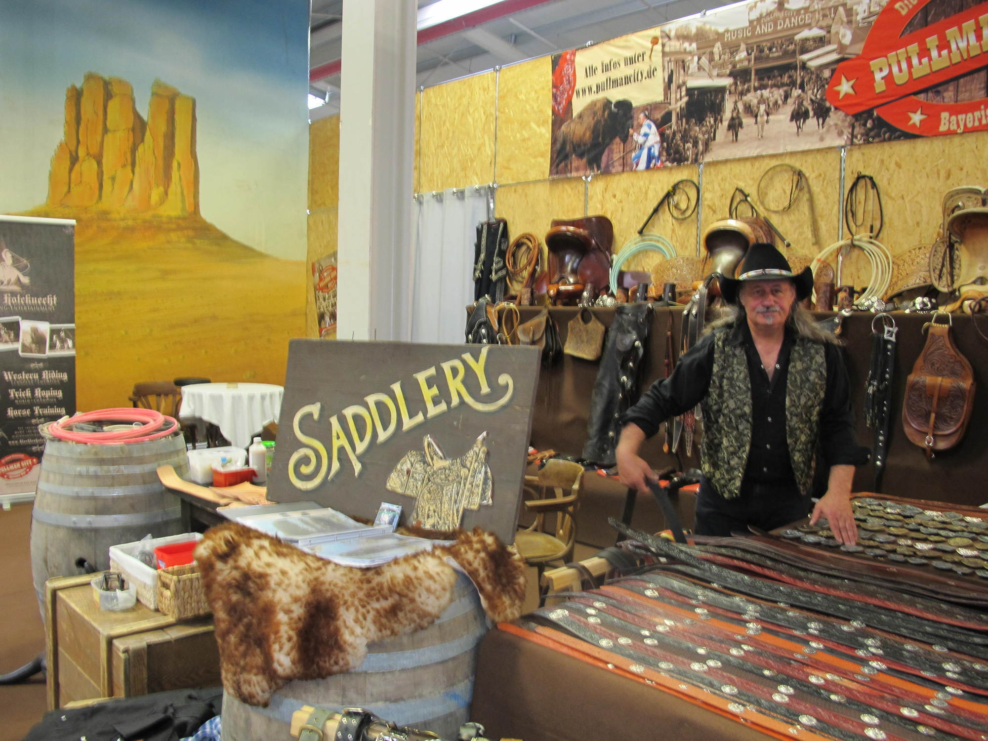 Trotz der lockeren Atmosphäre auf der AMERICANA 2013 spielt auch die Wirtschaft eine wichtige Rolle. Fotos: B4BSCHWABEN