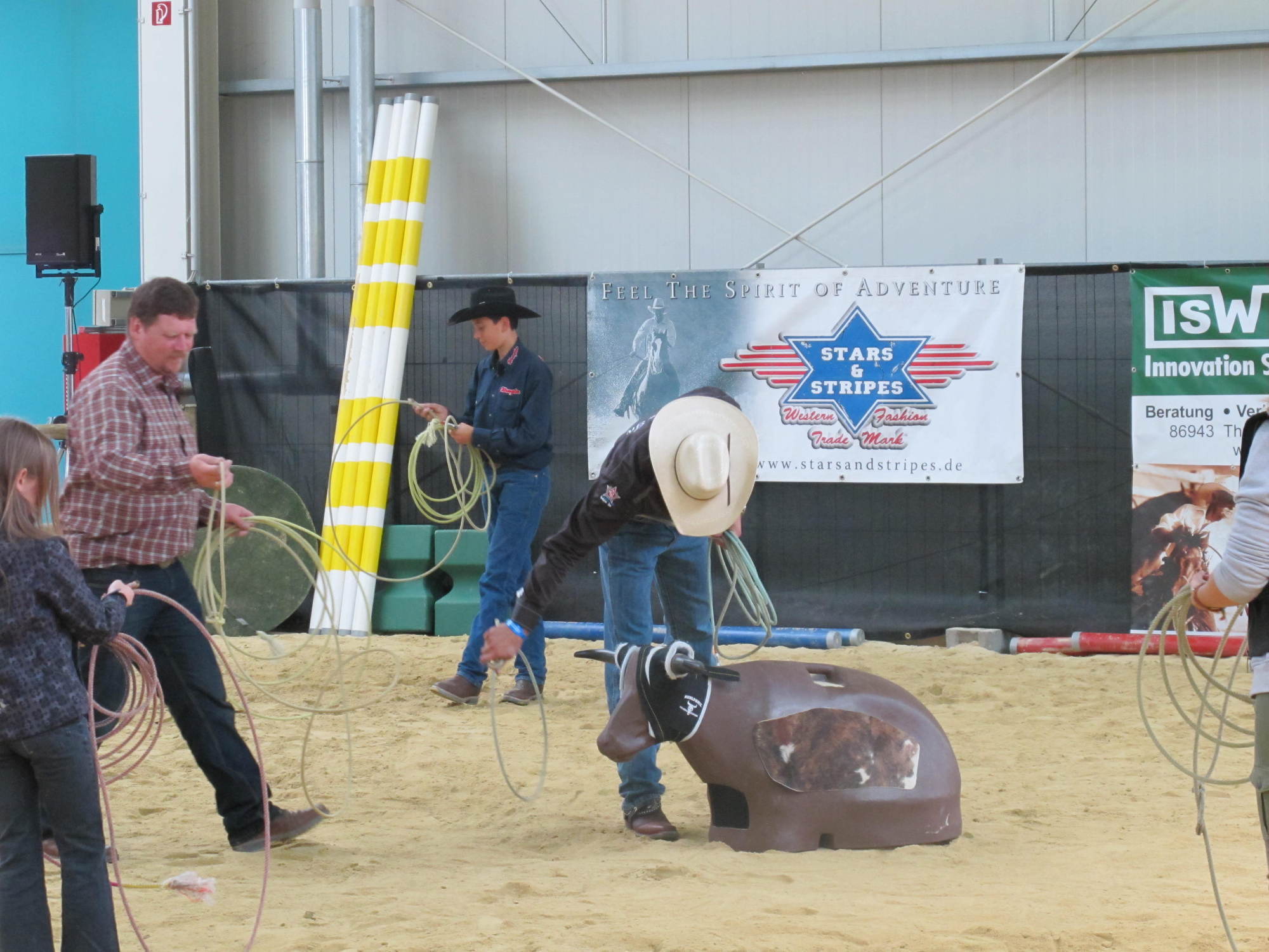 Trotz der lockeren Atmosphäre auf der AMERICANA 2013 spielt auch die Wirtschaft eine wichtige Rolle. Fotos: B4BSCHWABEN