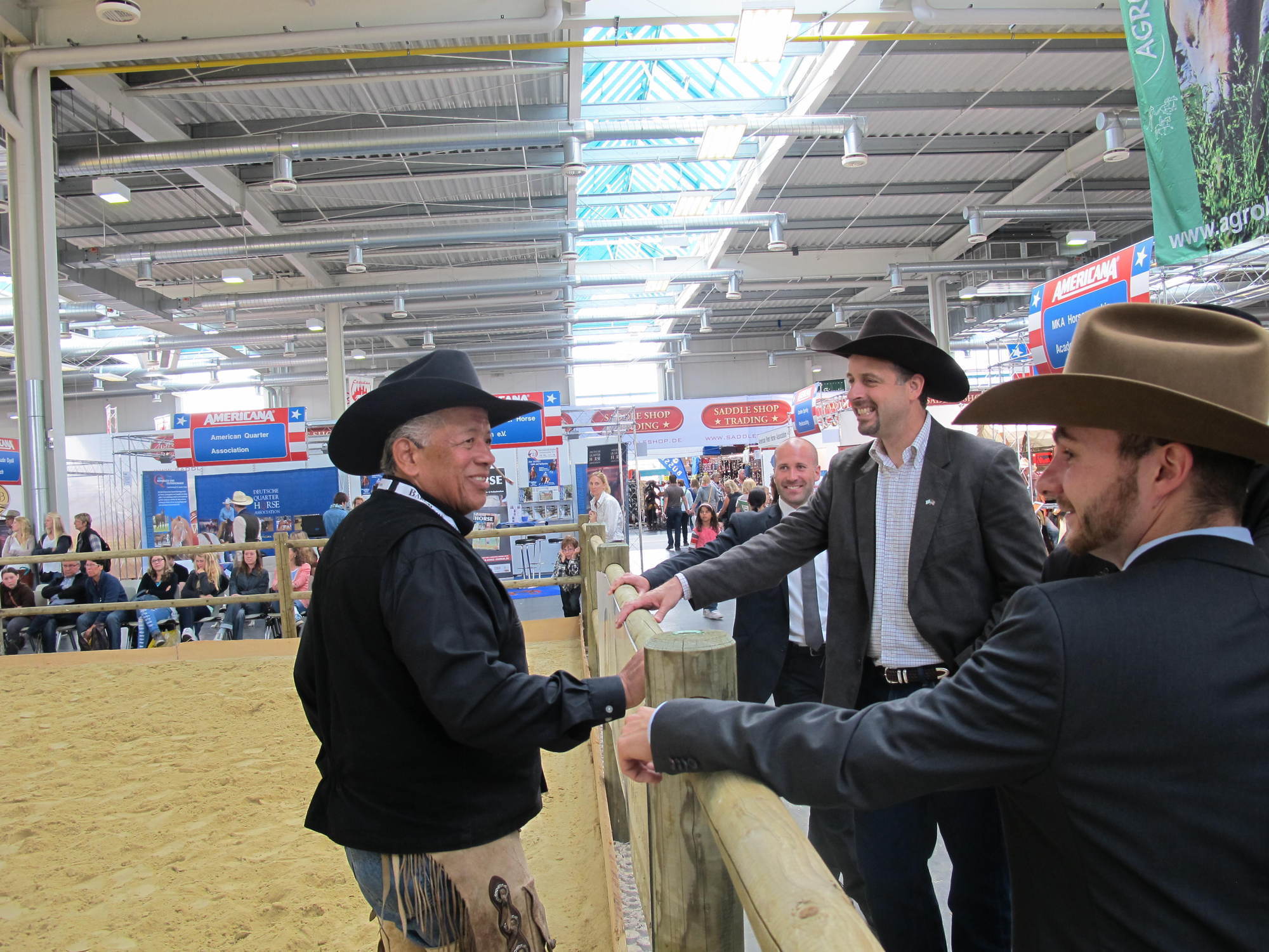 Trotz der lockeren Atmosphäre auf der AMERICANA 2013 spielt auch die Wirtschaft eine wichtige Rolle. Fotos: B4BSCHWABEN
