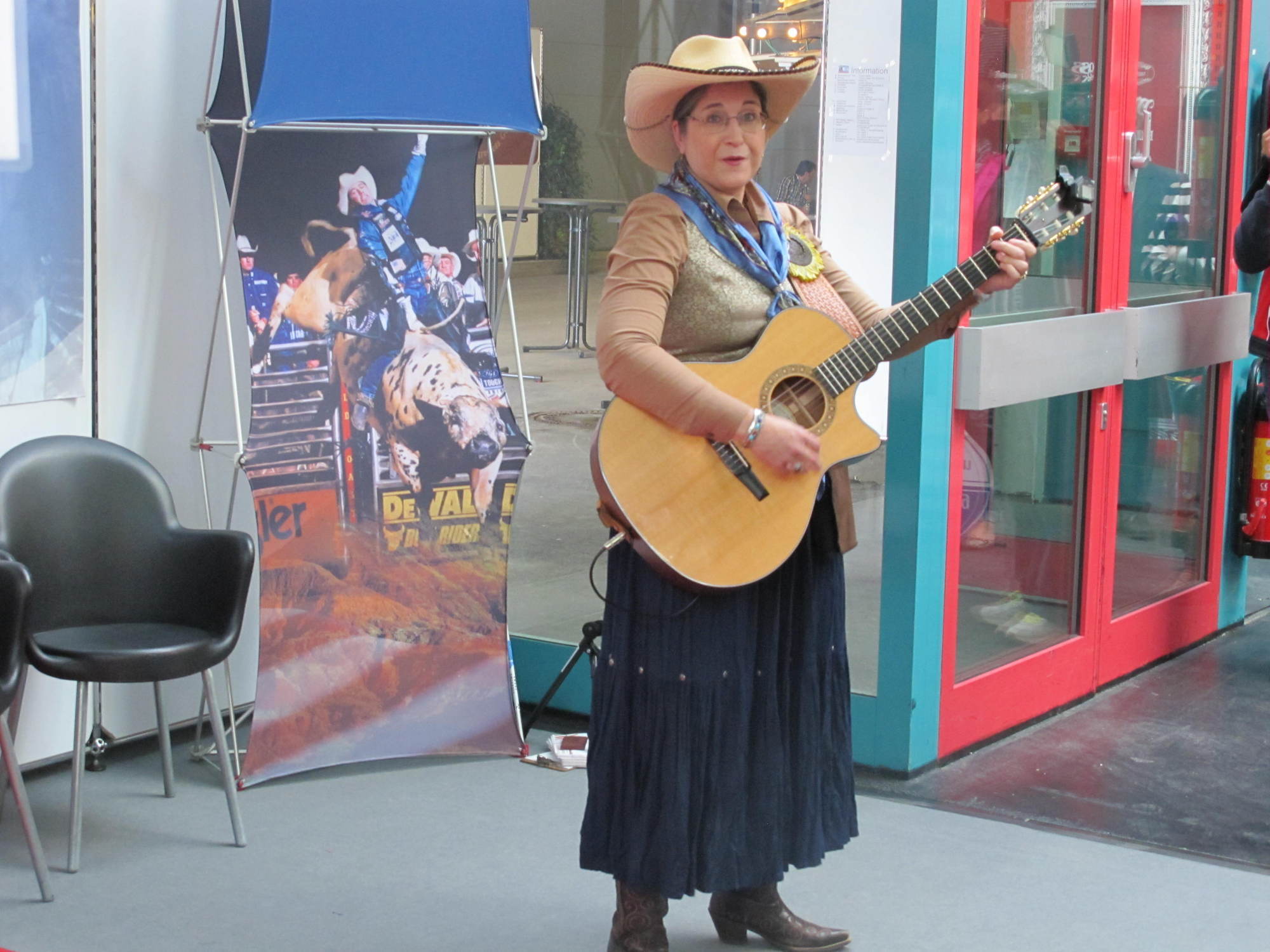 Trotz der lockeren Atmosphäre auf der AMERICANA 2013 spielt auch die Wirtschaft eine wichtige Rolle. Fotos: B4BSCHWABEN