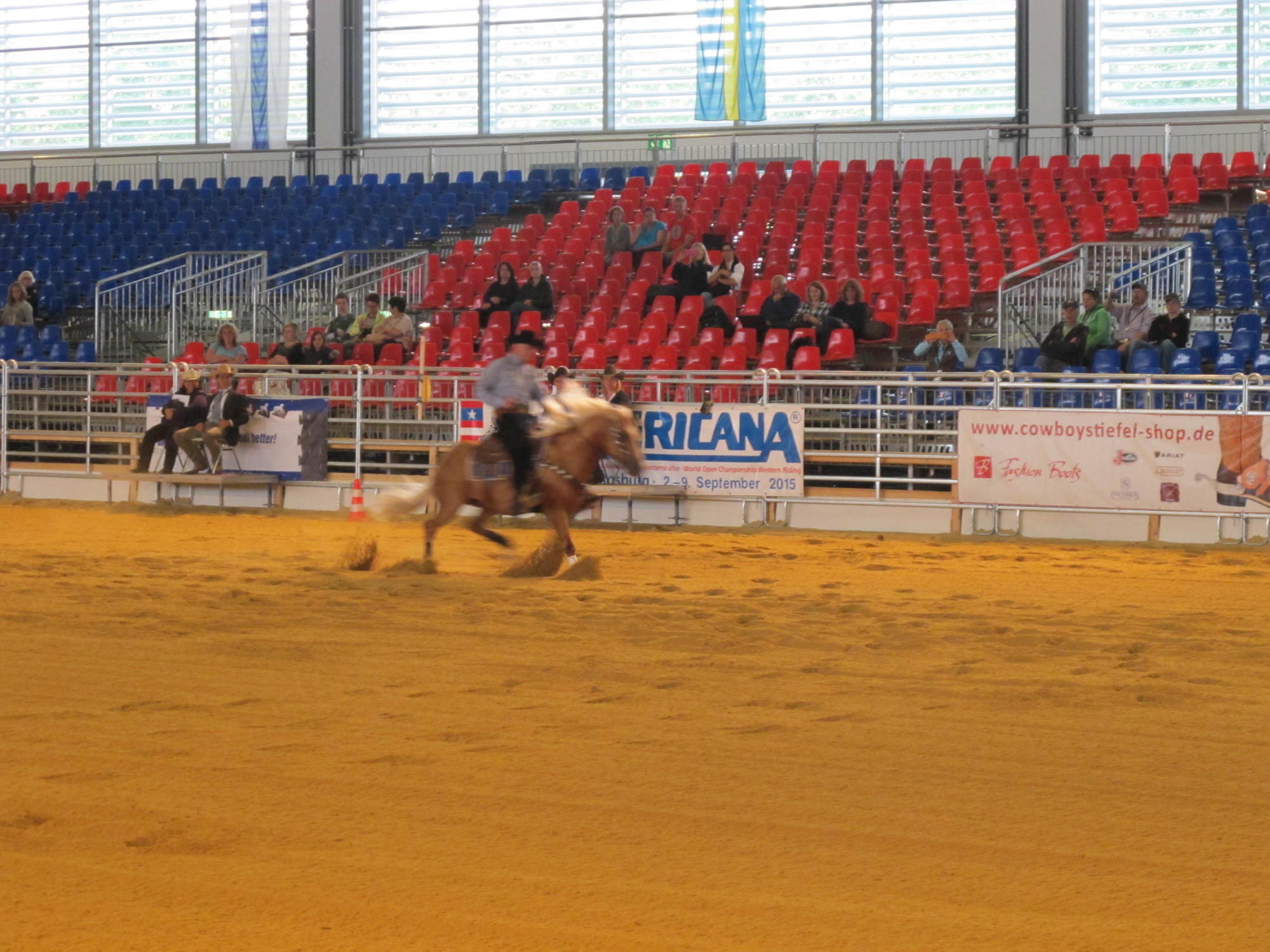 Trotz der lockeren Atmosphäre auf der AMERICANA 2013 spielt auch die Wirtschaft eine wichtige Rolle. Fotos: B4BSCHWABEN