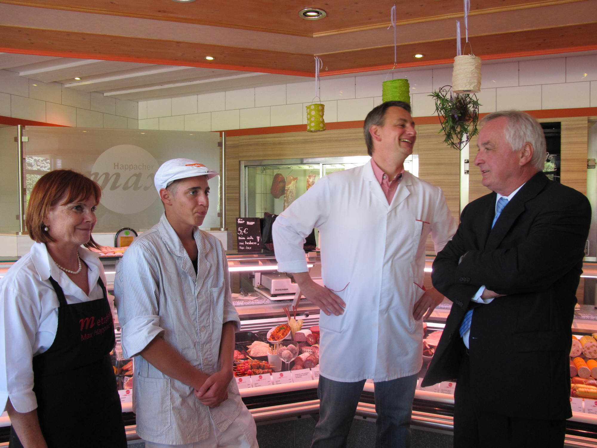 Reichert und Scheufele zu Besuch in der Metzgerei Happacher. Fotos: B4BSCHWABEN