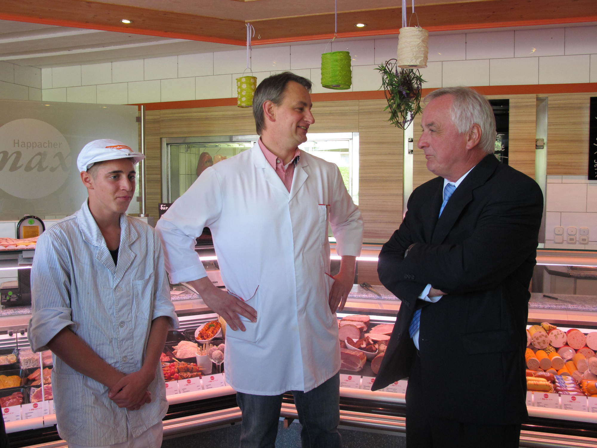 Reichert und Scheufele zu Besuch in der Metzgerei Happacher. Fotos: B4BSCHWABEN