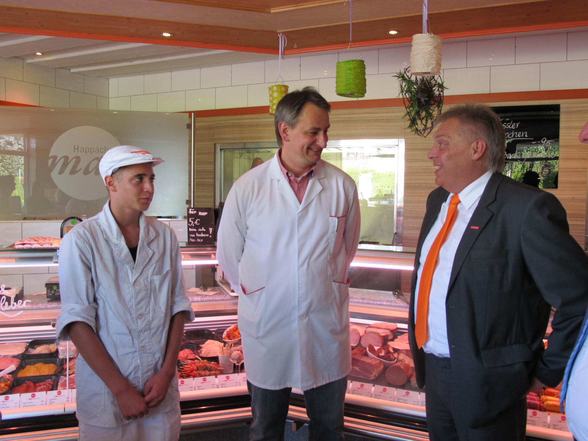 Reichert und Scheufele zu Besuch in der Metzgerei Happacher. Fotos: B4BSCHWABEN