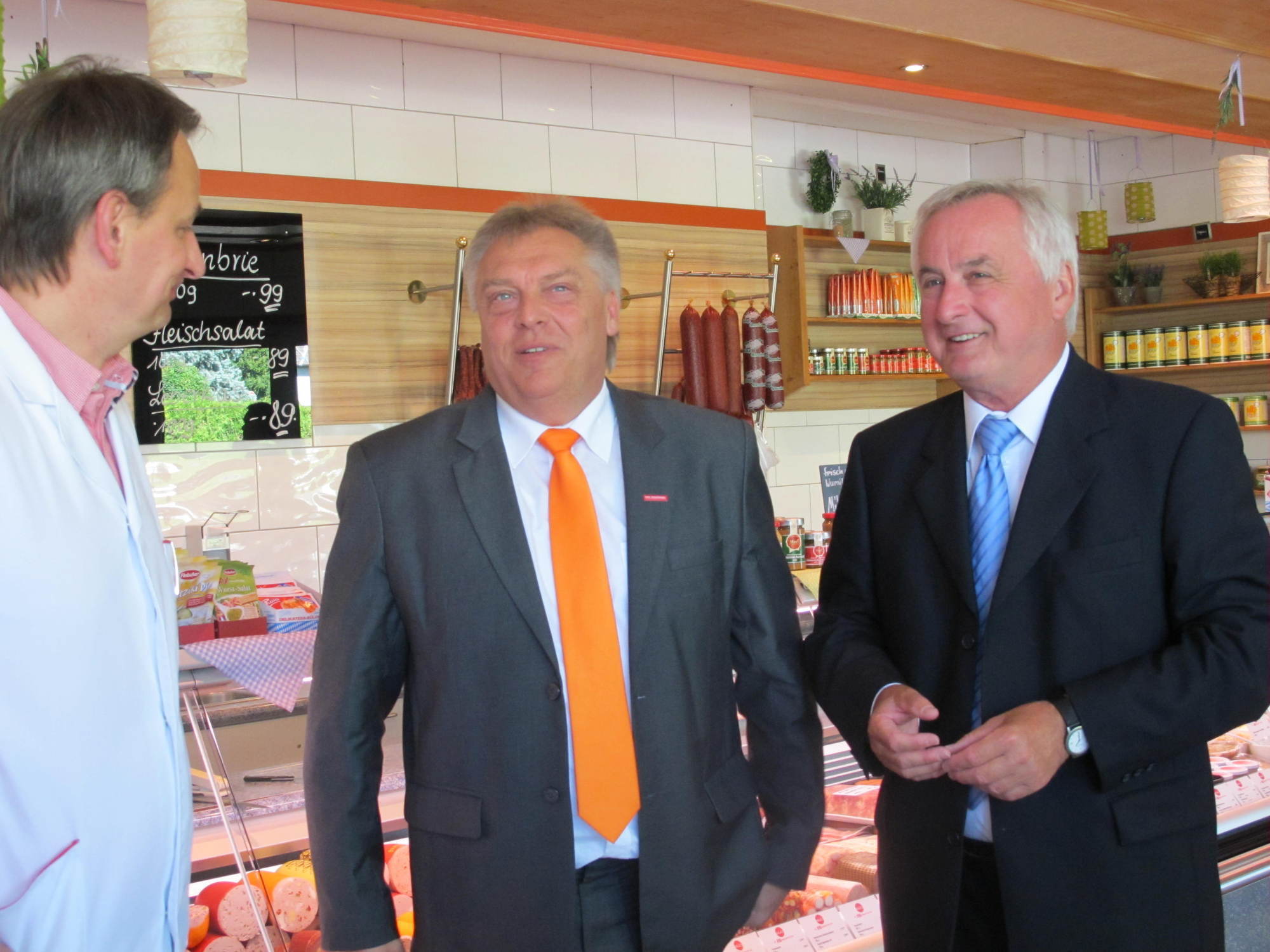 Reichert und Scheufele zu Besuch in der Metzgerei Happacher. Fotos: B4BSCHWABEN