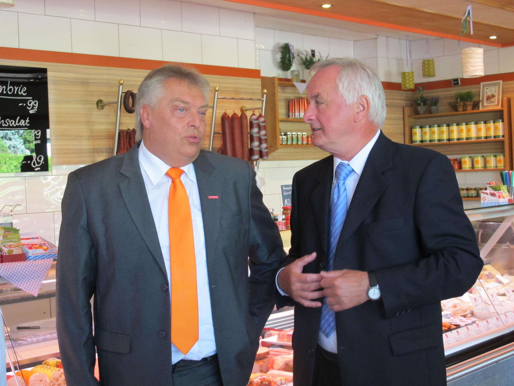 Reichert und Scheufele zu Besuch in der Metzgerei Happacher. Fotos: B4BSCHWABEN