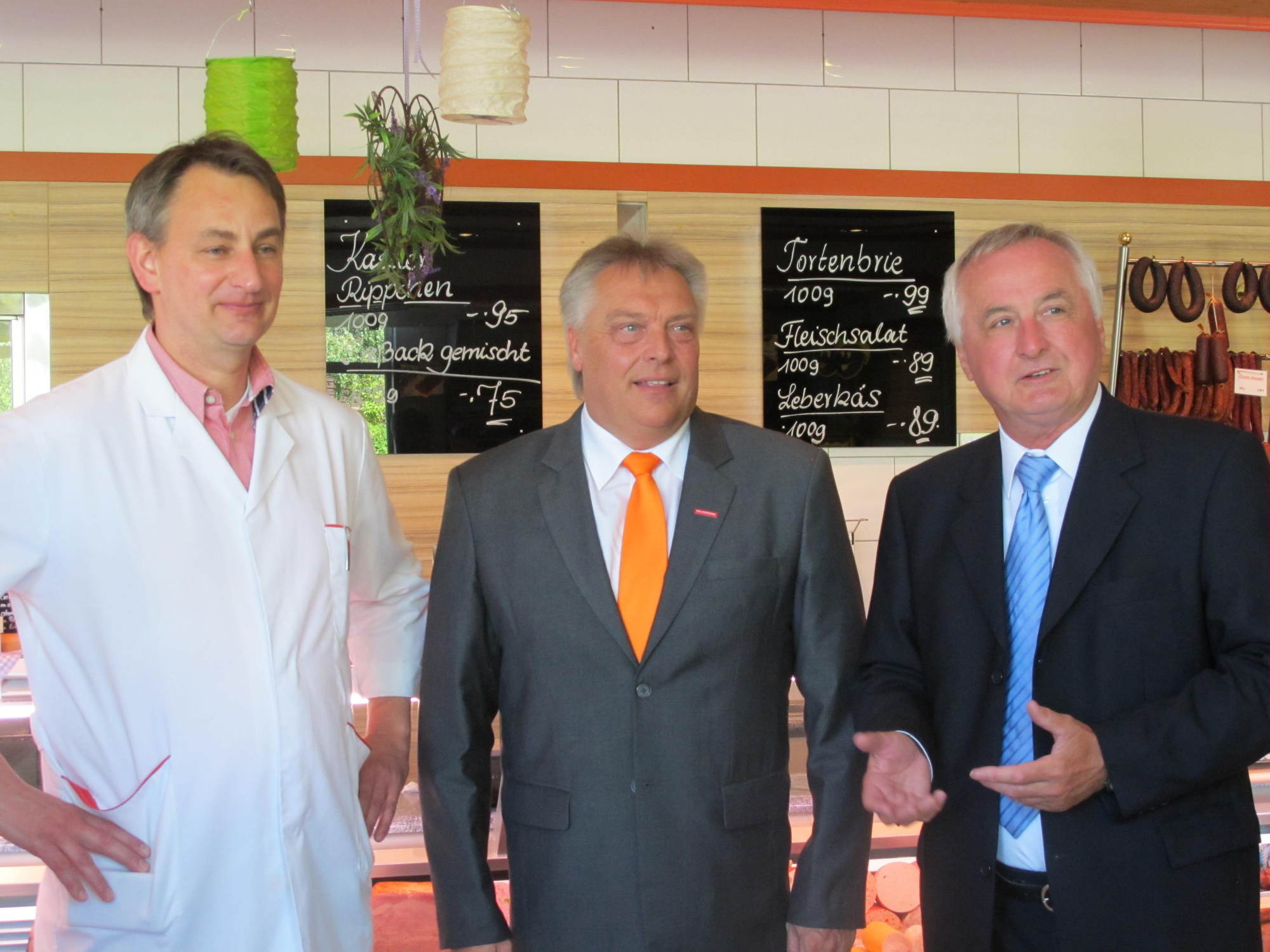 Reichert und Scheufele zu Besuch in der Metzgerei Happacher. Fotos: B4BSCHWABEN