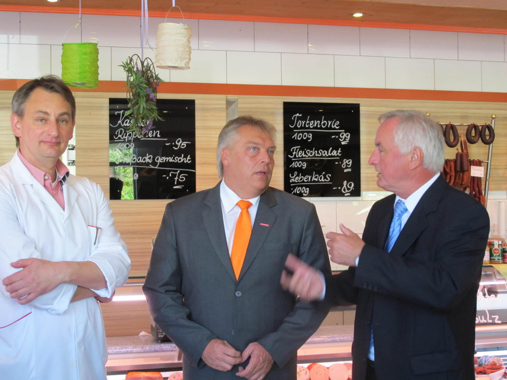 Reichert und Scheufele zu Besuch in der Metzgerei Happacher. Fotos: B4BSCHWABEN