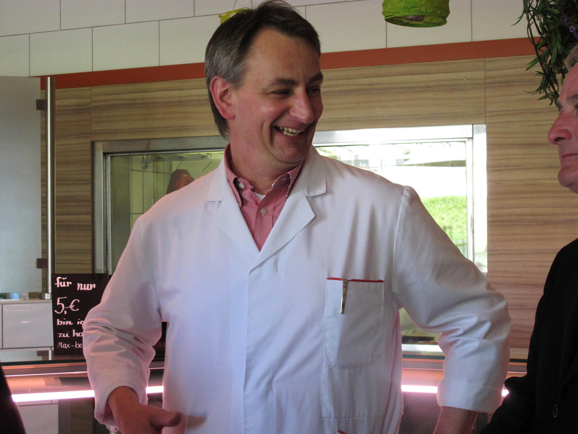 Reichert und Scheufele zu Besuch in der Metzgerei Happacher. Fotos: B4BSCHWABEN