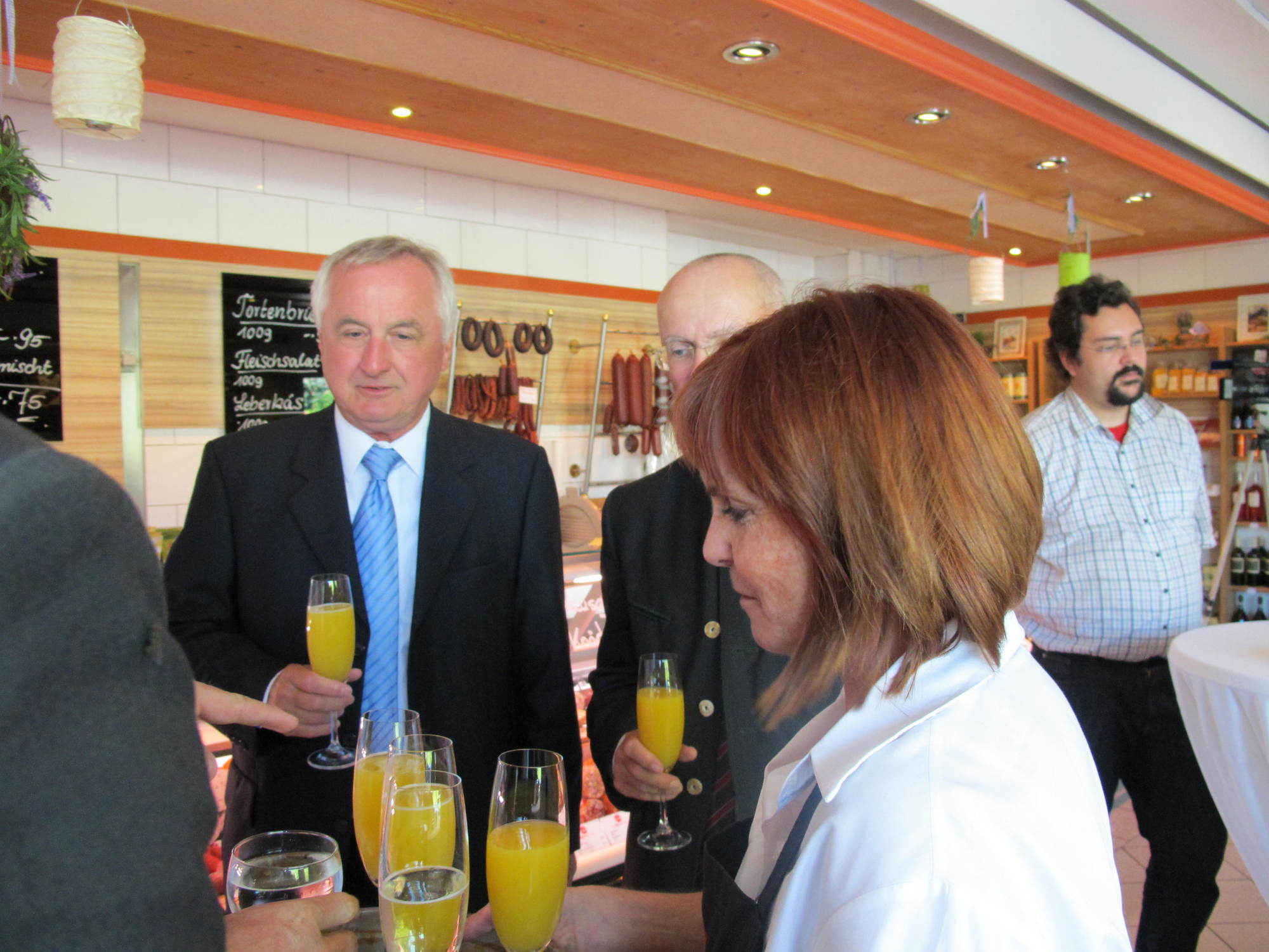 Reichert und Scheufele zu Besuch in der Metzgerei Happacher. Fotos: B4BSCHWABEN